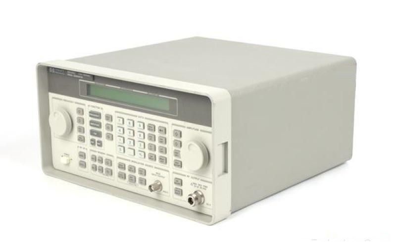 Photo Used AGILENT / HP / HEWLETT-PACKARD / KEYSIGHT 8648C For Sale