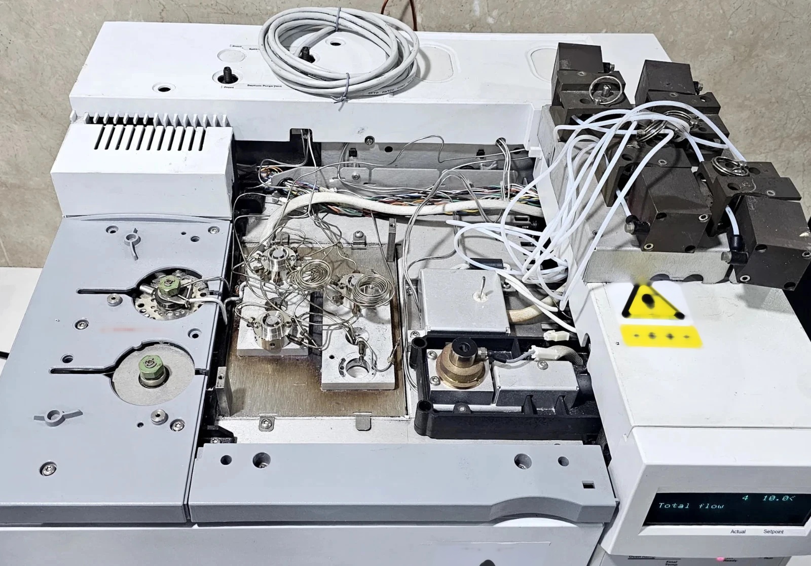 사진 사용됨 AGILENT 6890N 판매용