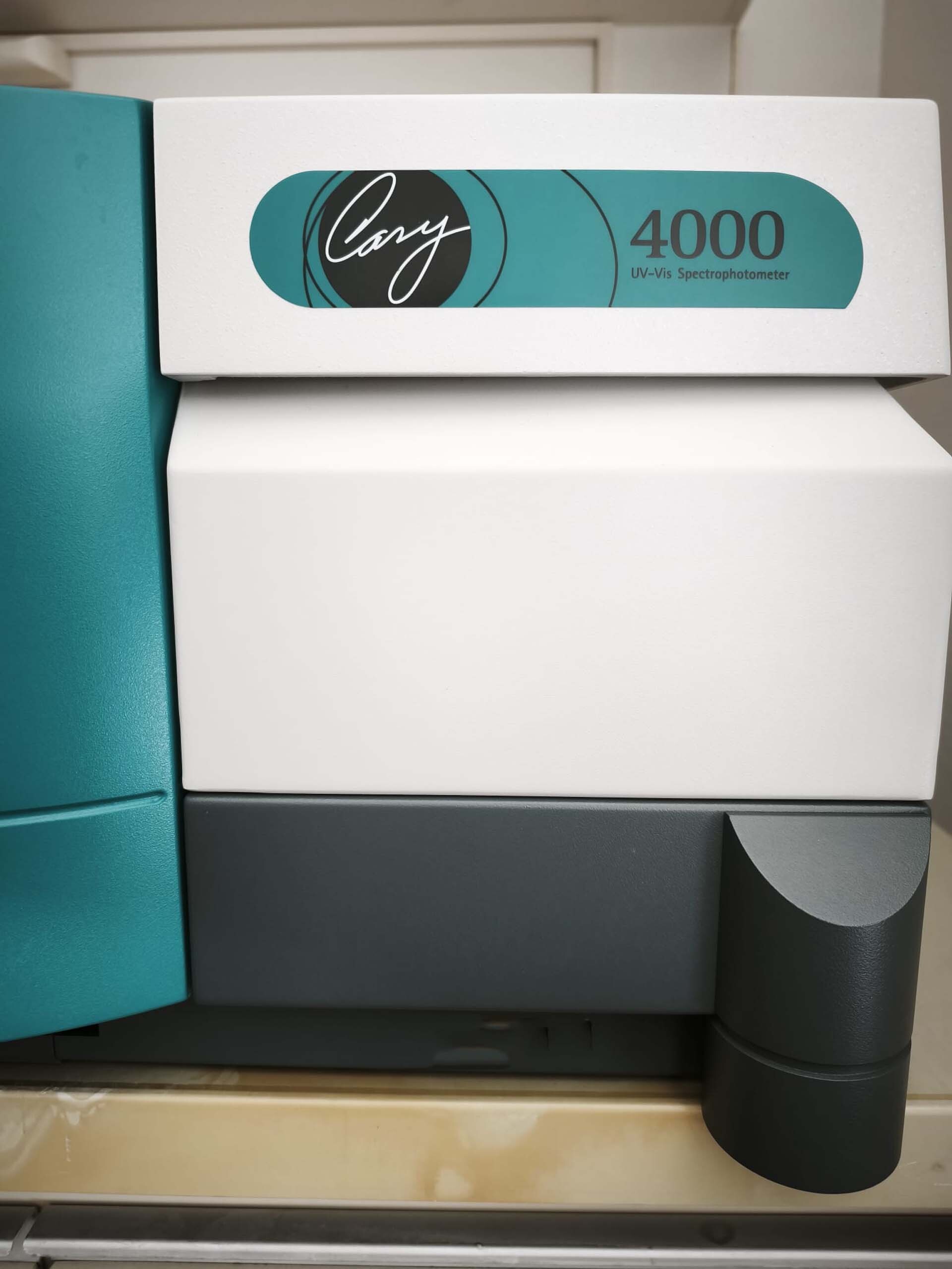 Photo Utilisé VARIAN Cary 4000 À vendre