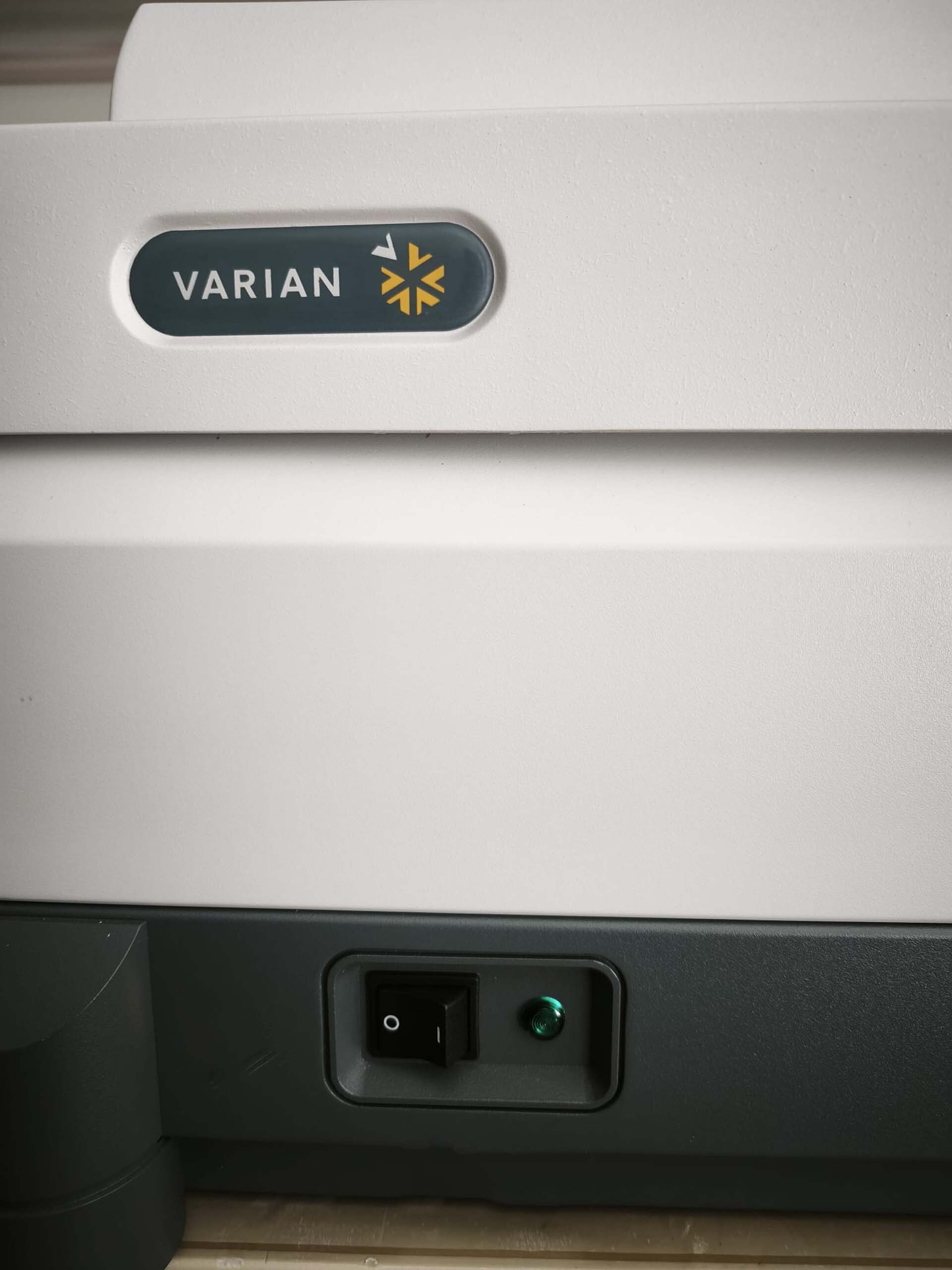 Photo Utilisé VARIAN Cary 4000 À vendre