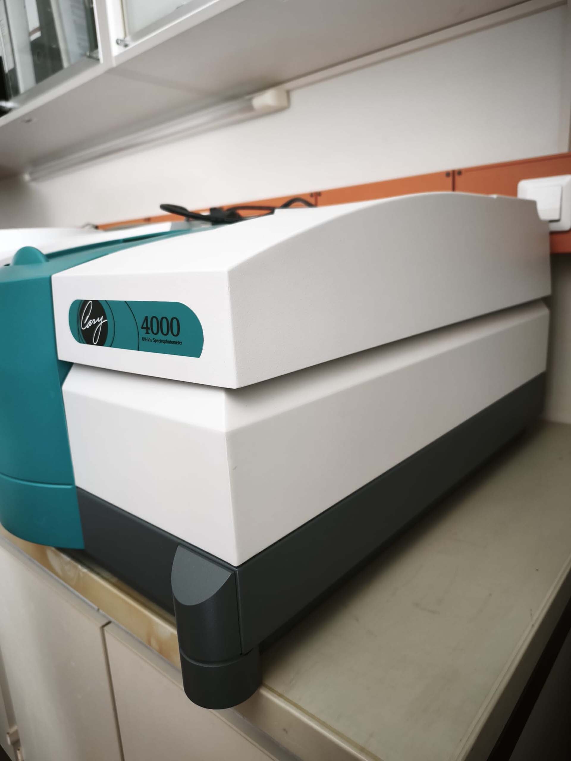 Photo Utilisé VARIAN Cary 4000 À vendre