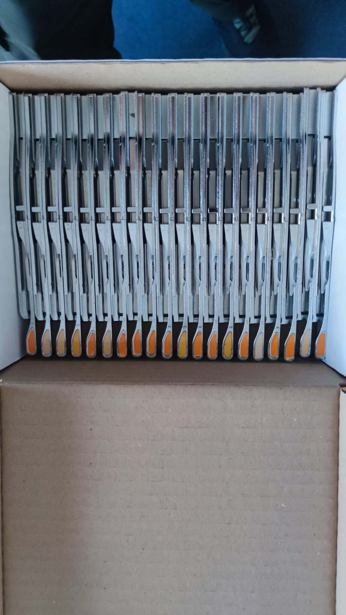 圖為 已使用的 AGILIS Lot of feeders 待售