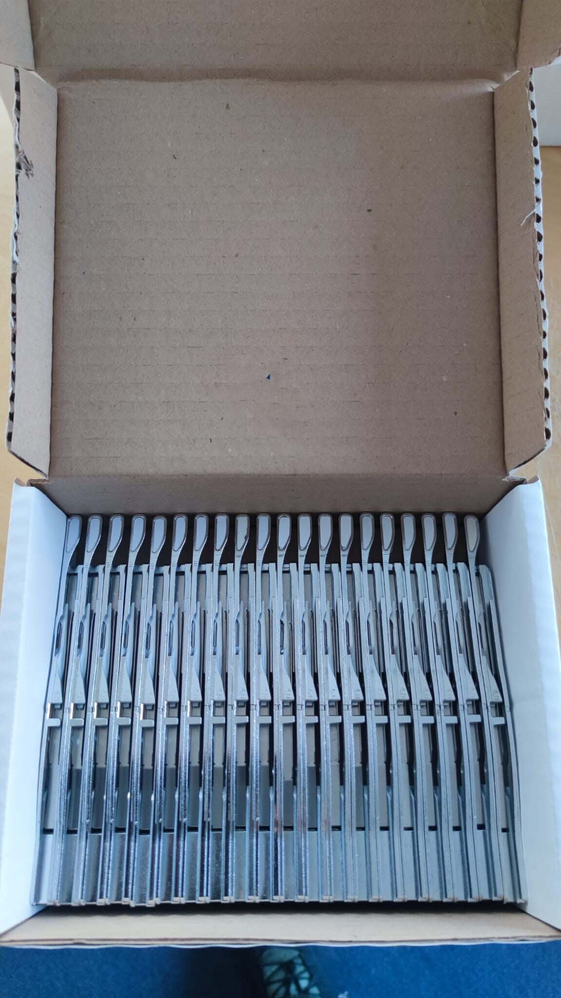 圖為 已使用的 AGILIS Lot of feeders 待售