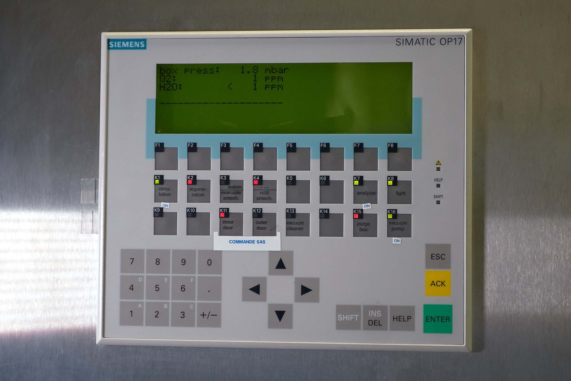 Foto Verwendet AIXTRON 2400 G3 Zum Verkauf