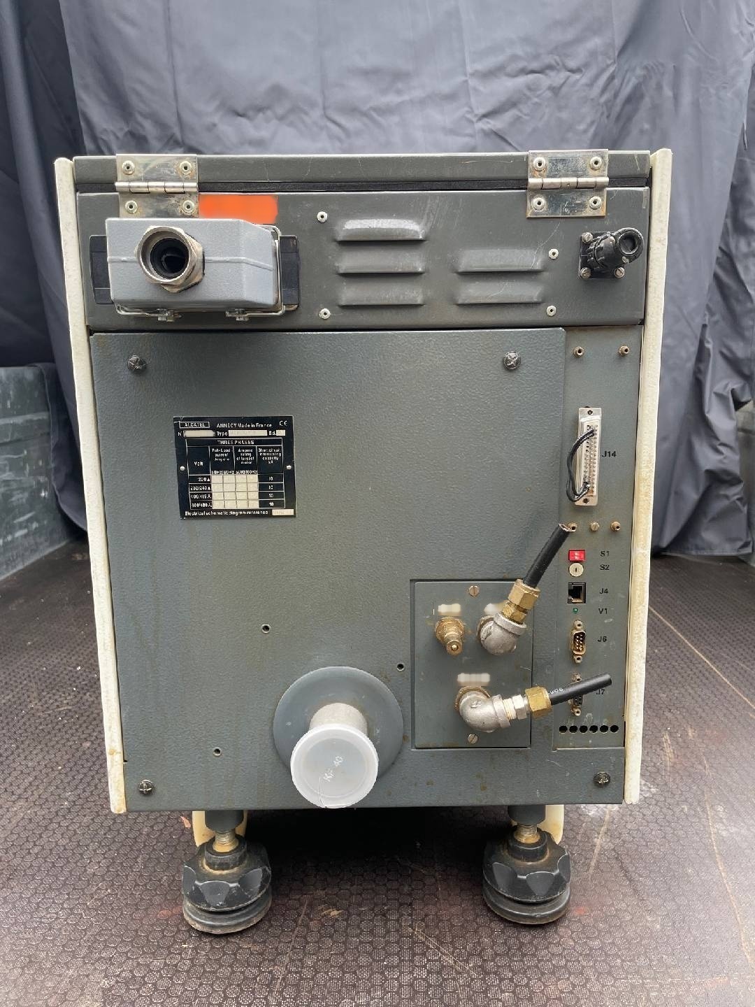 Photo Used ALCATEL / ADIXEN / PFEIFFER Lot of dry pumps For Sale