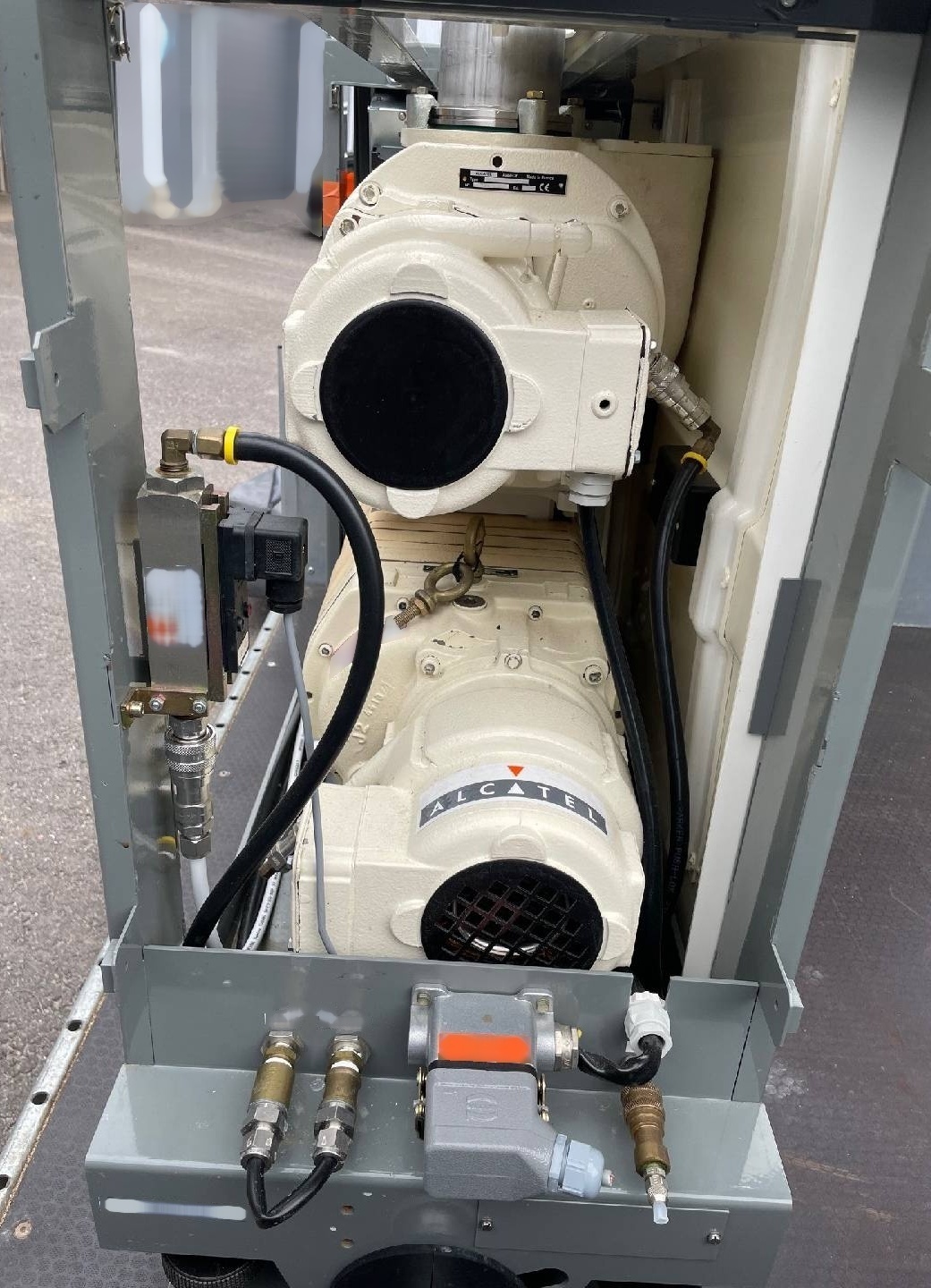 Photo Used ALCATEL / ADIXEN / PFEIFFER Lot of dry pumps For Sale