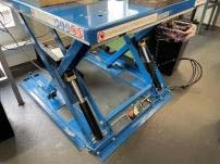 Foto Verwendet ALMA / SWISS Hydraulic Scissor Lift Table Zum Verkauf