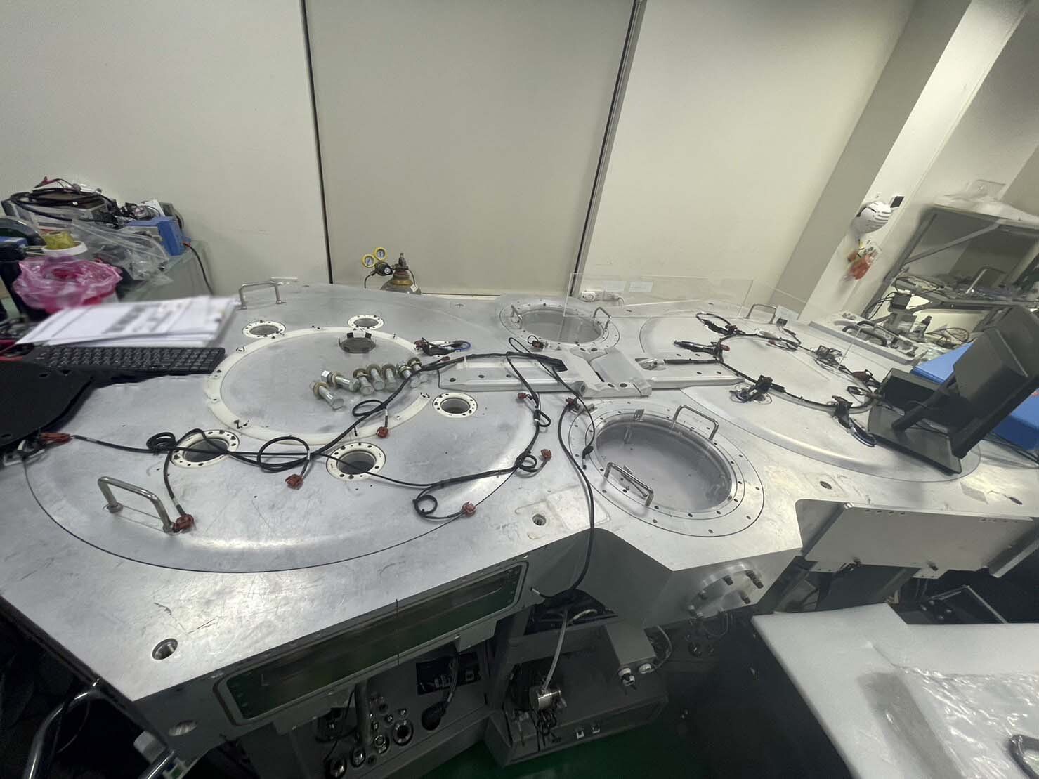 Photo Used AMAT / APPLIED MATERIALS / NESLAB Endura 300 For Sale