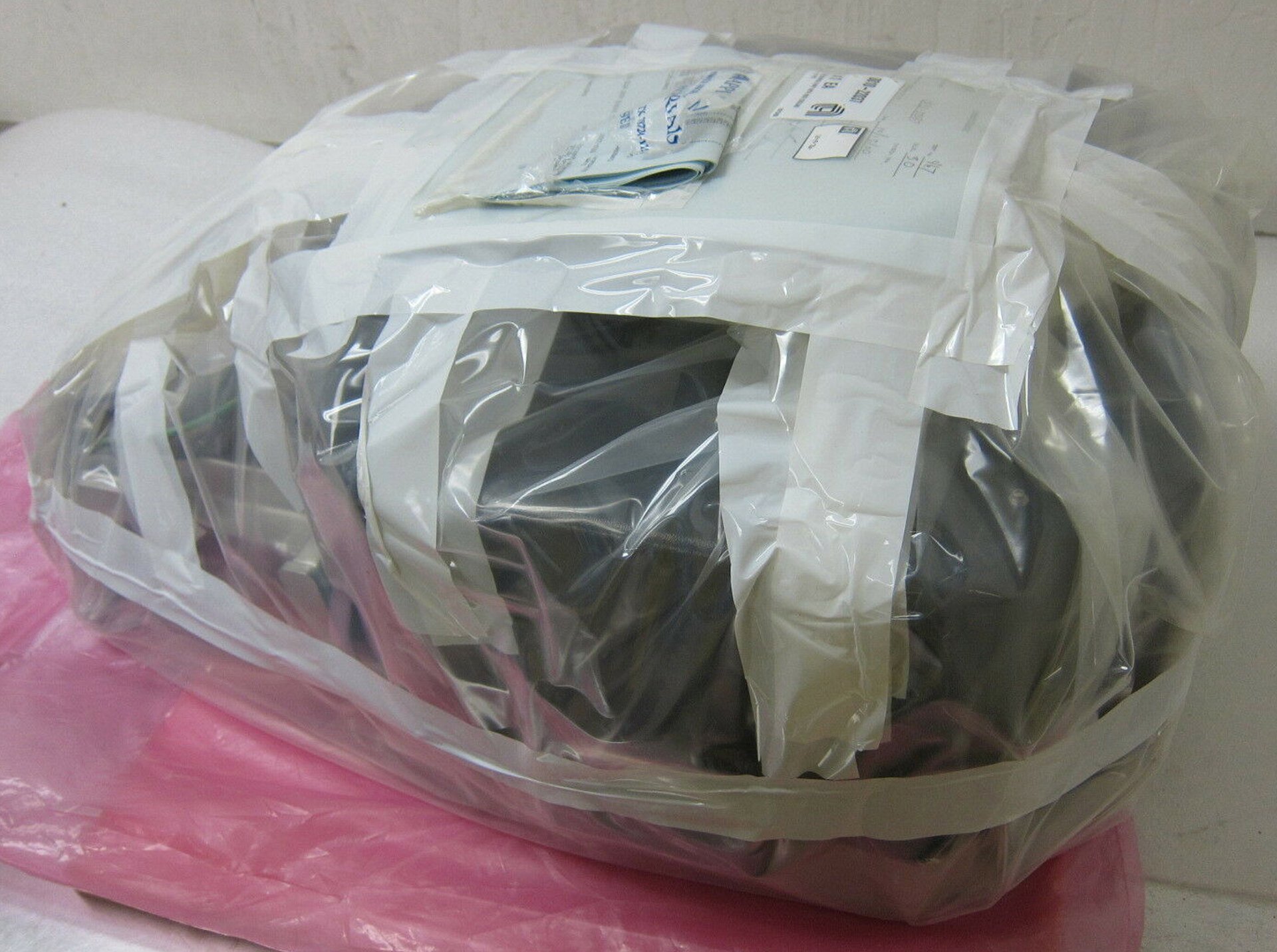 Photo Used AMAT / APPLIED MATERIALS 0010-22037 For Sale