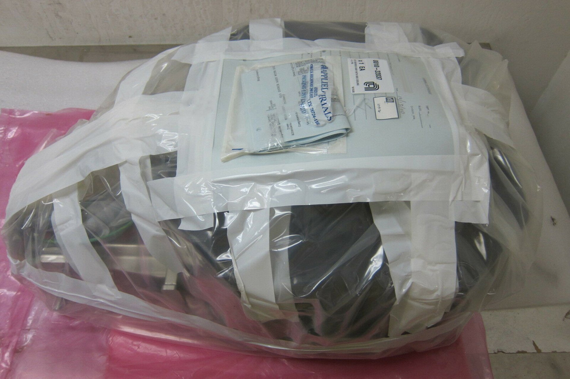 Photo Used AMAT / APPLIED MATERIALS 0010-22037 For Sale