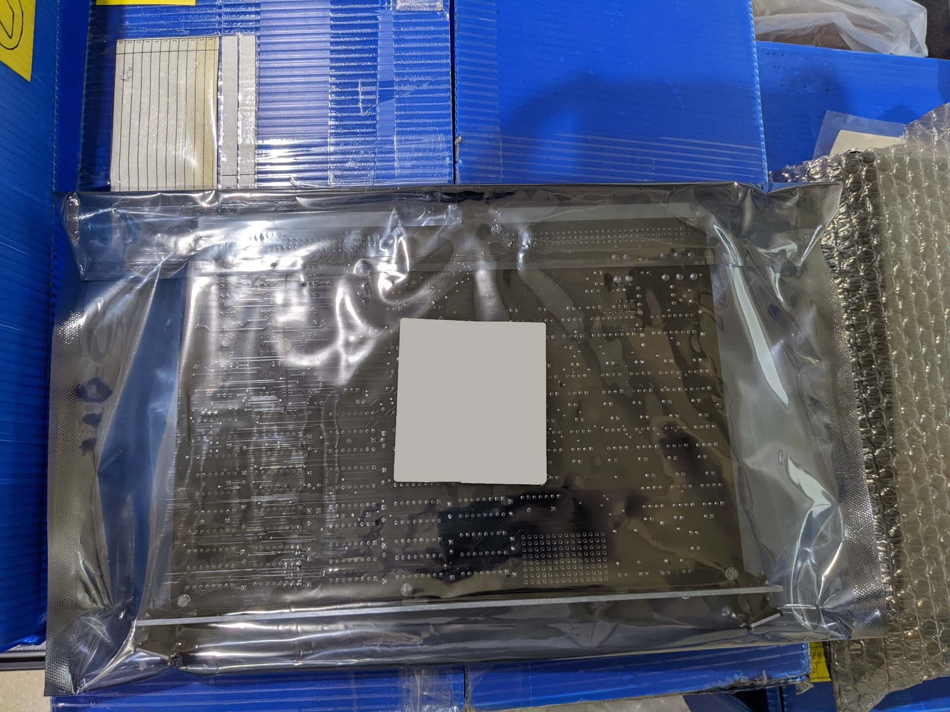 Photo Used AMAT / APPLIED MATERIALS Lot of spare parts For Sale