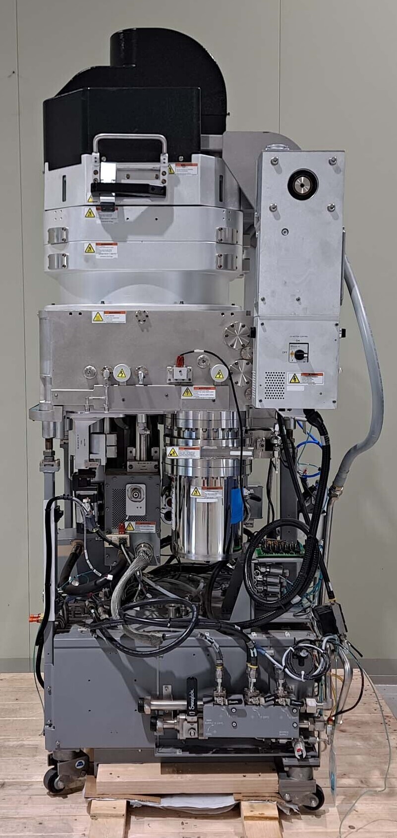 Photo Used AMAT / APPLIED MATERIALS SIP Chambers for Endura CL For Sale