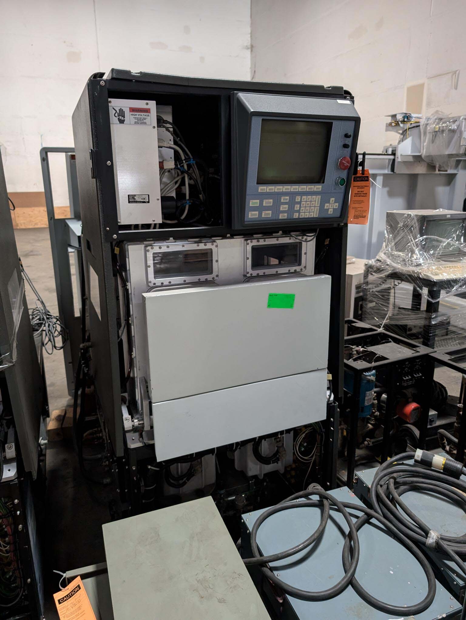 Foto Verwendet AMAT / APPLIED MATERIALS 8330 Zum Verkauf