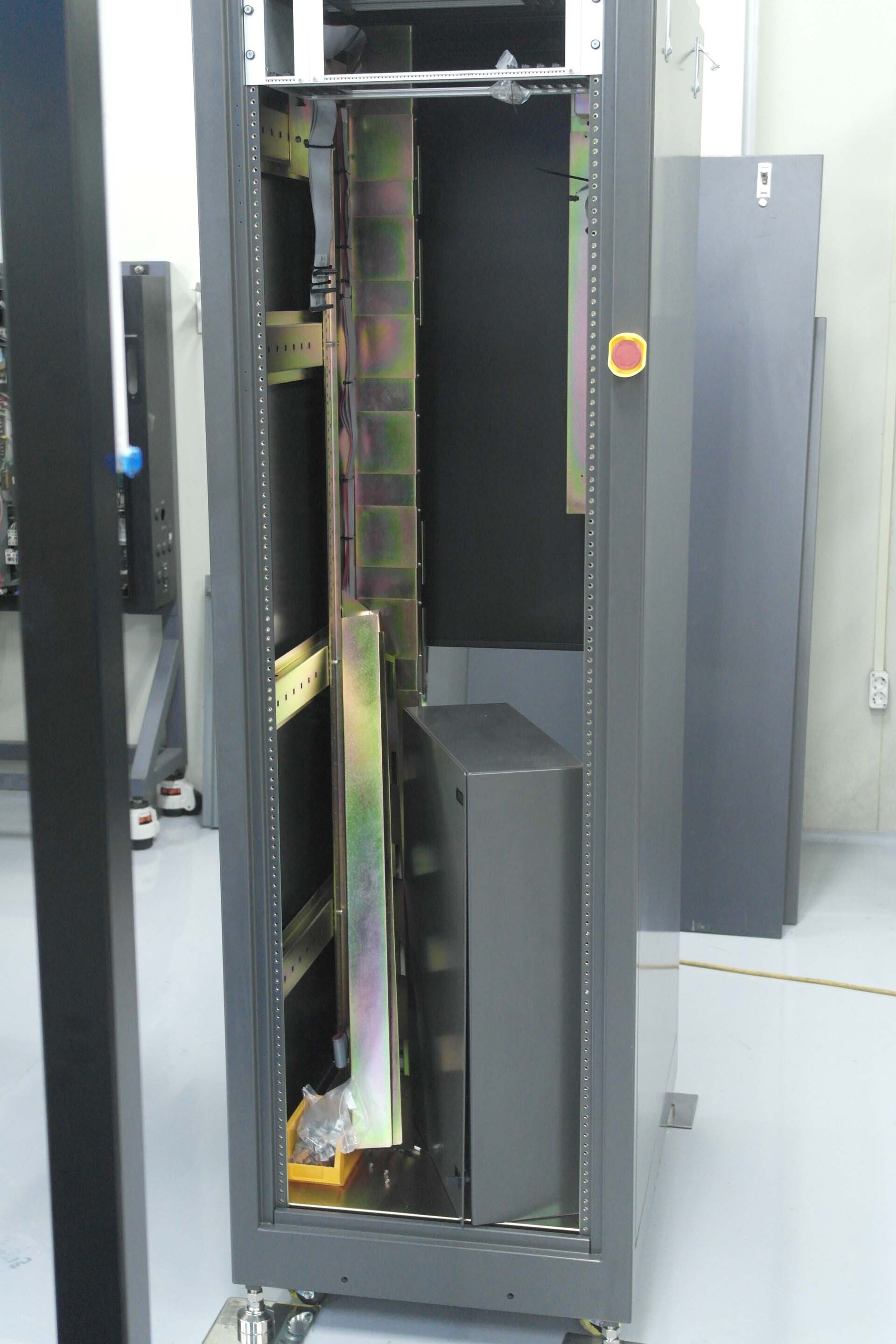 Photo Used AMAT / APPLIED MATERIALS Mainframe for Centura For Sale