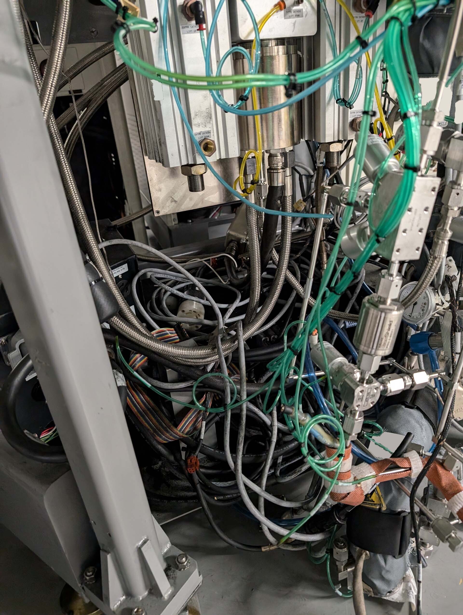 フォト（写真） 使用される AMAT / APPLIED MATERIALS Chamber for Centura 販売のために
