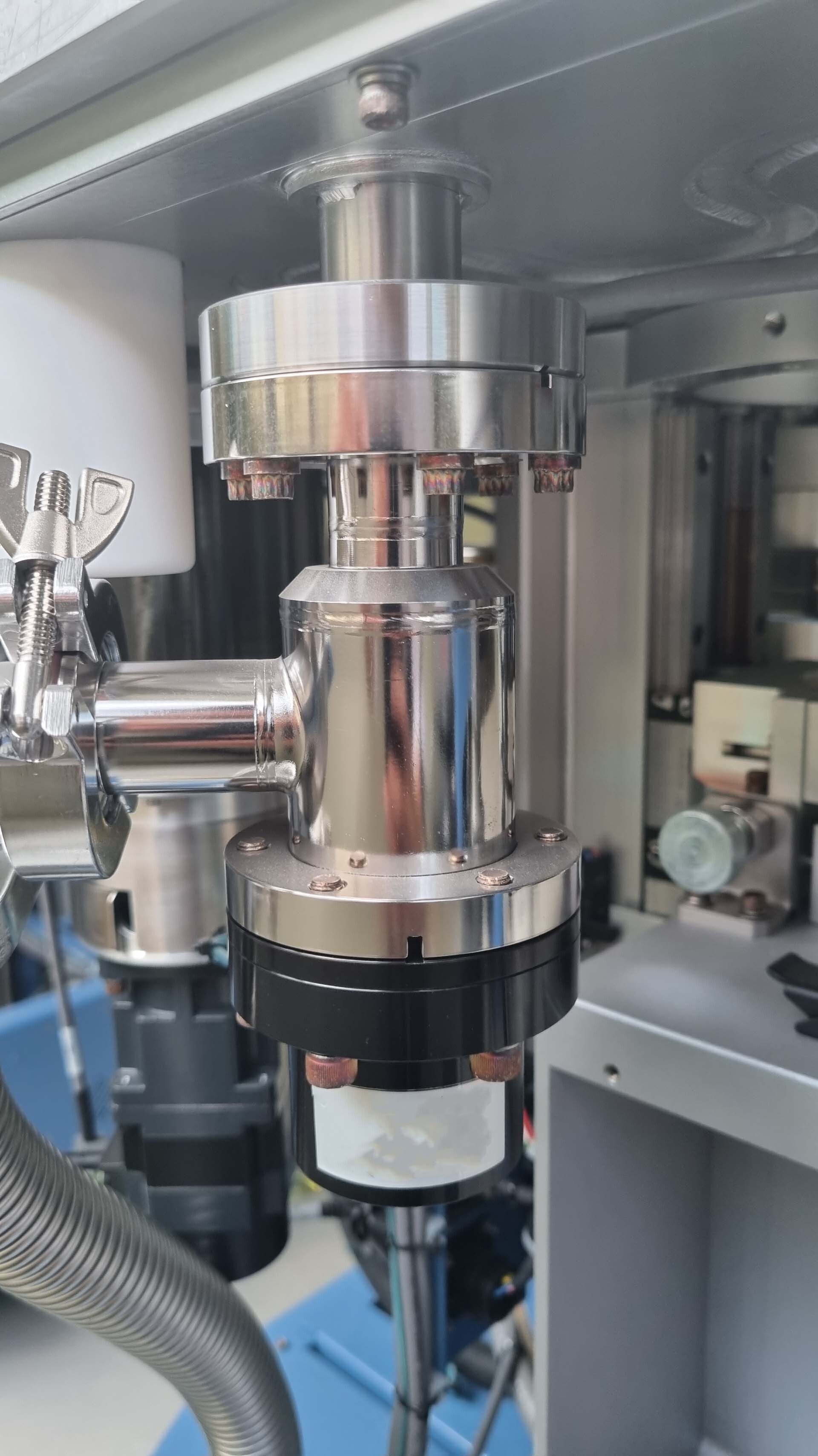 フォト（写真） 使用される AMAT / APPLIED MATERIALS Chamber for Endura II 販売のために
