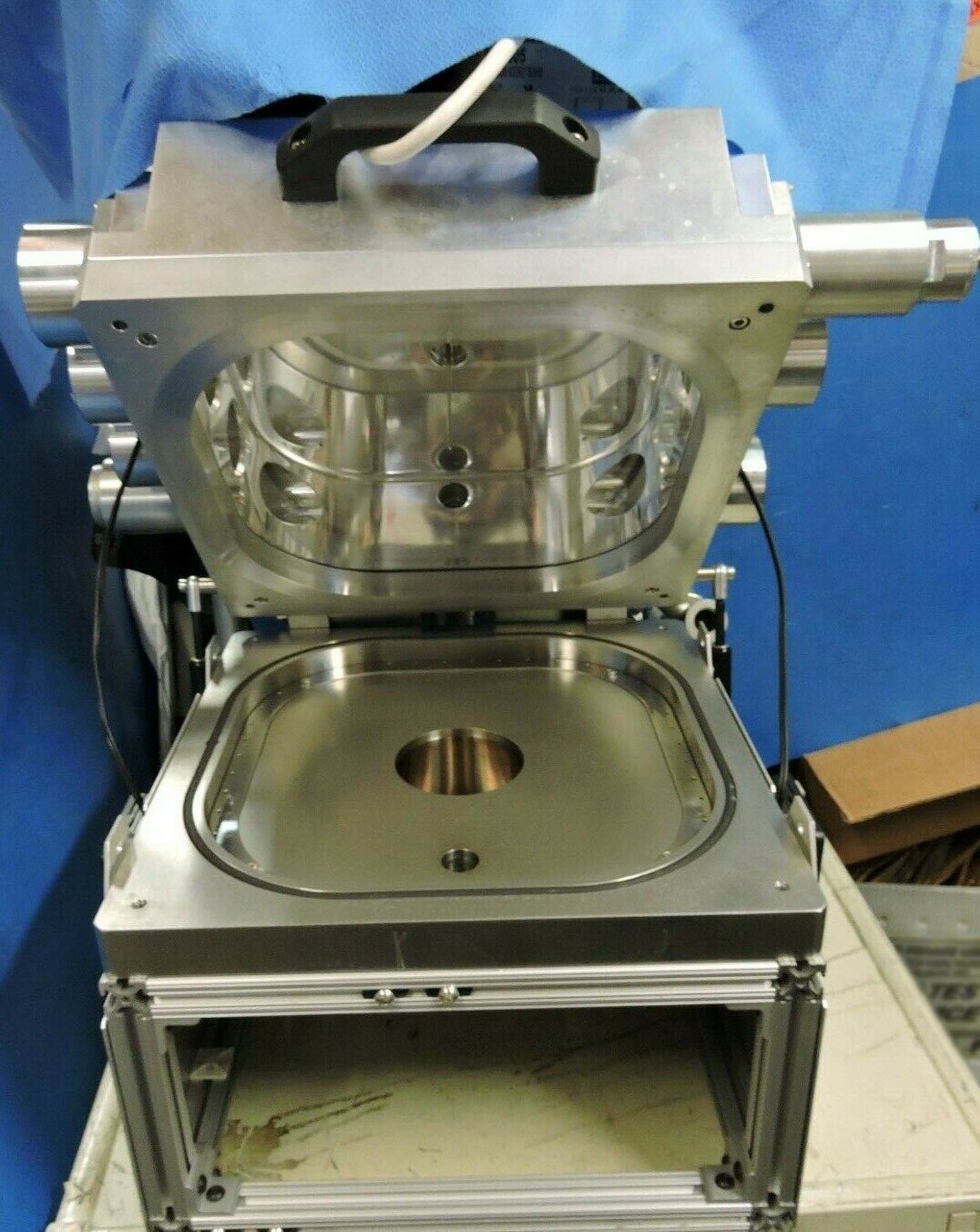 Photo Used AMAT / APPLIED MATERIALS Chamber assembly for Endura / Centura For Sale