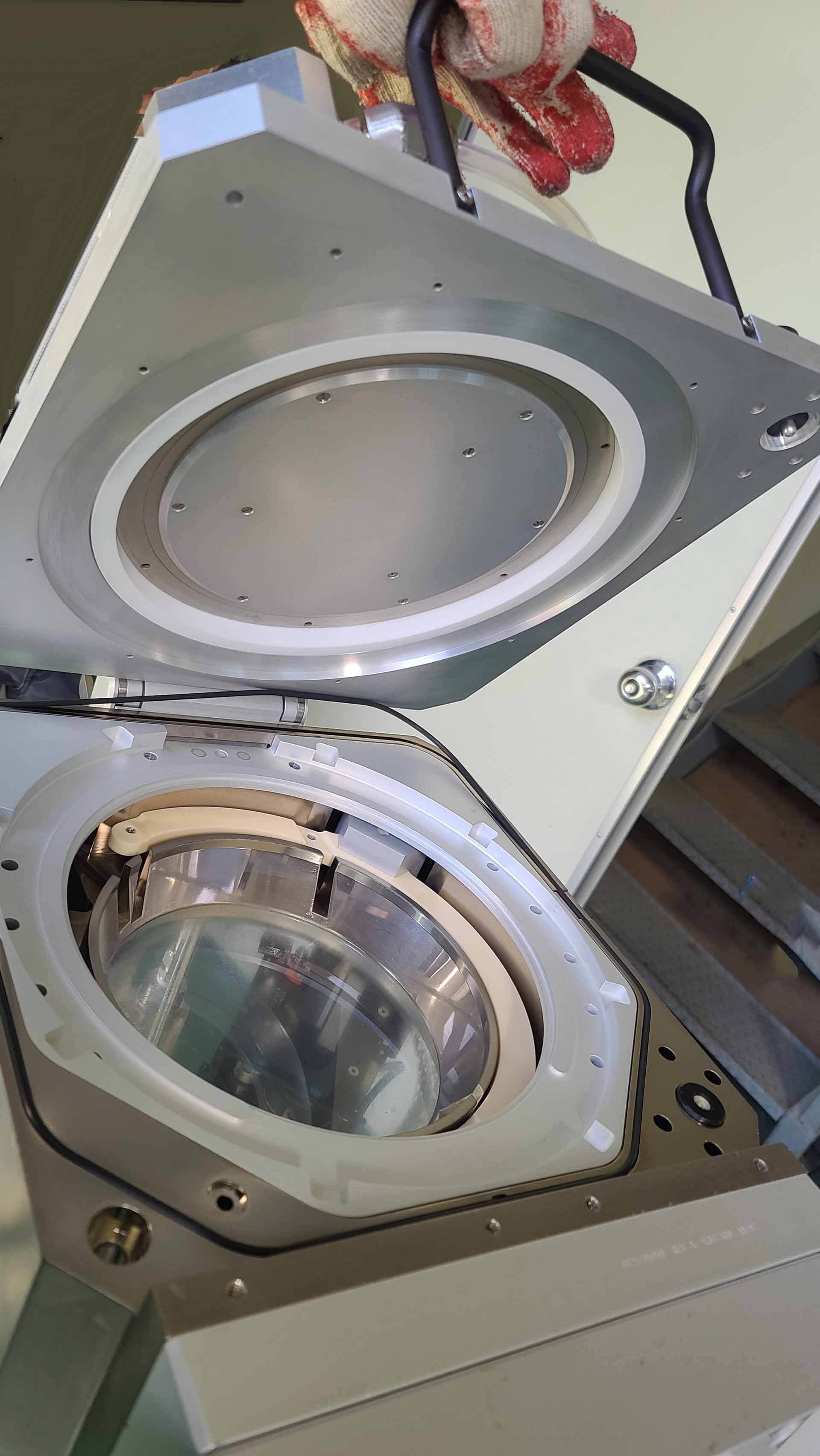 Photo Used AMAT / APPLIED MATERIALS CVD Chamber for P5000 For Sale