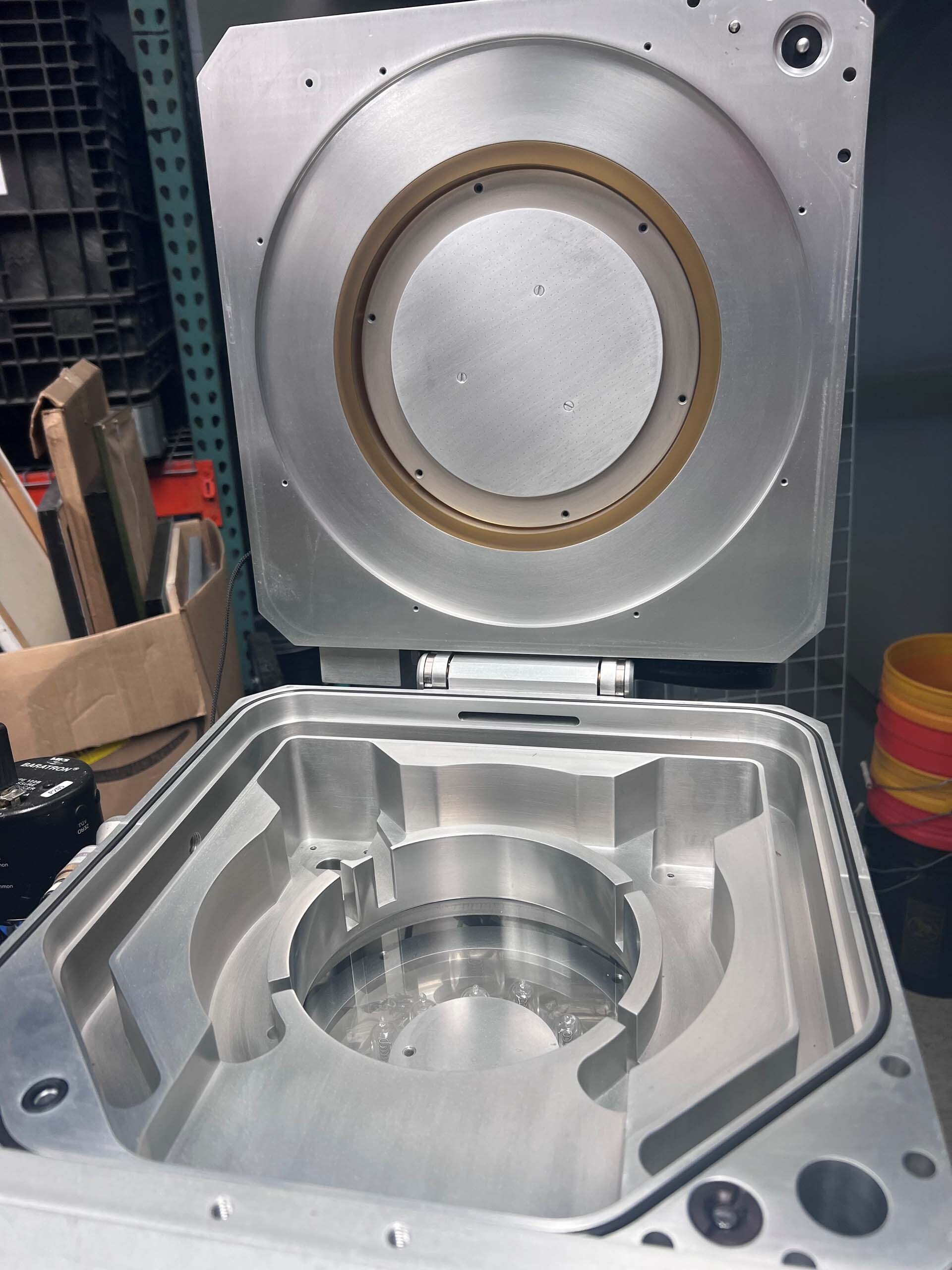 フォト（写真） 使用される AMAT / APPLIED MATERIALS CVD Chamber 販売のために