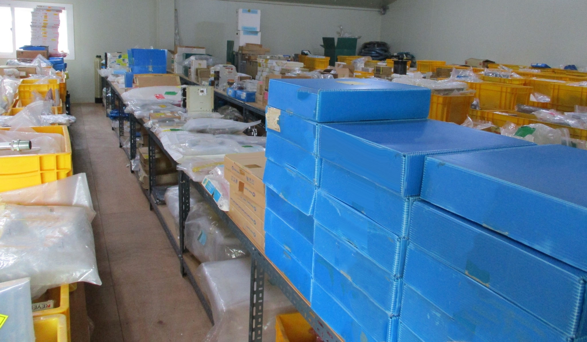Foto Verwendet AMAT / APPLIED MATERIALS Lot of spare parts Zum Verkauf