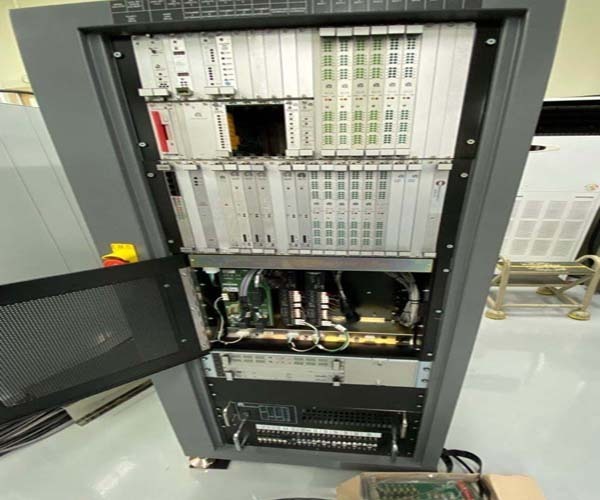 Photo Used AMAT / APPLIED MATERIALS Mainframe for Centura II For Sale