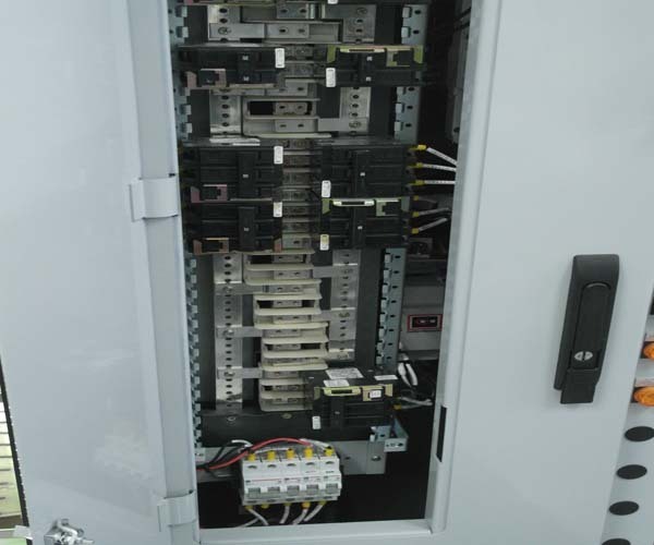 Photo Used AMAT / APPLIED MATERIALS Mainframe for Centura II For Sale