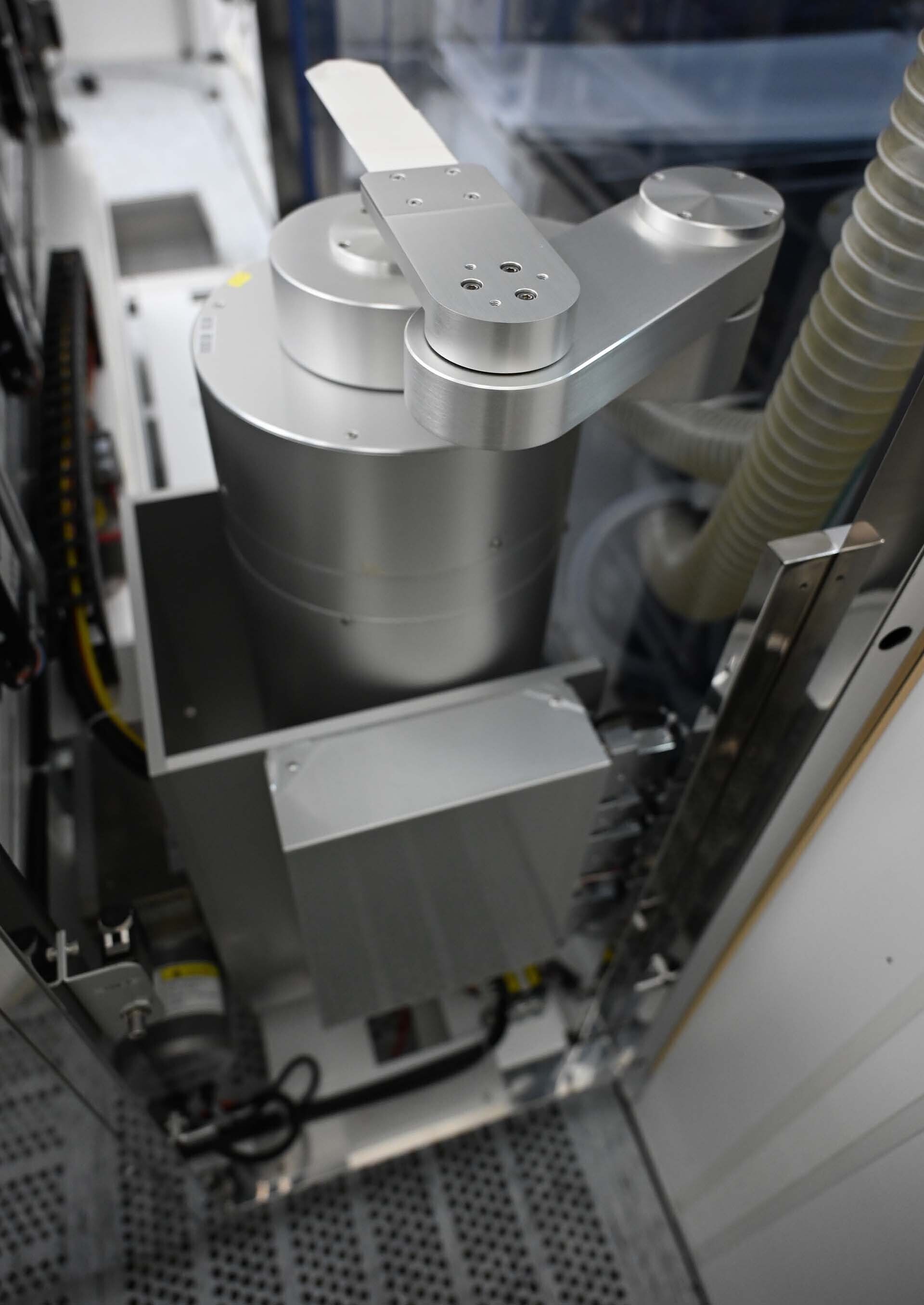 Photo Used AMAT / APPLIED MATERIALS Mirra Mesa For Sale