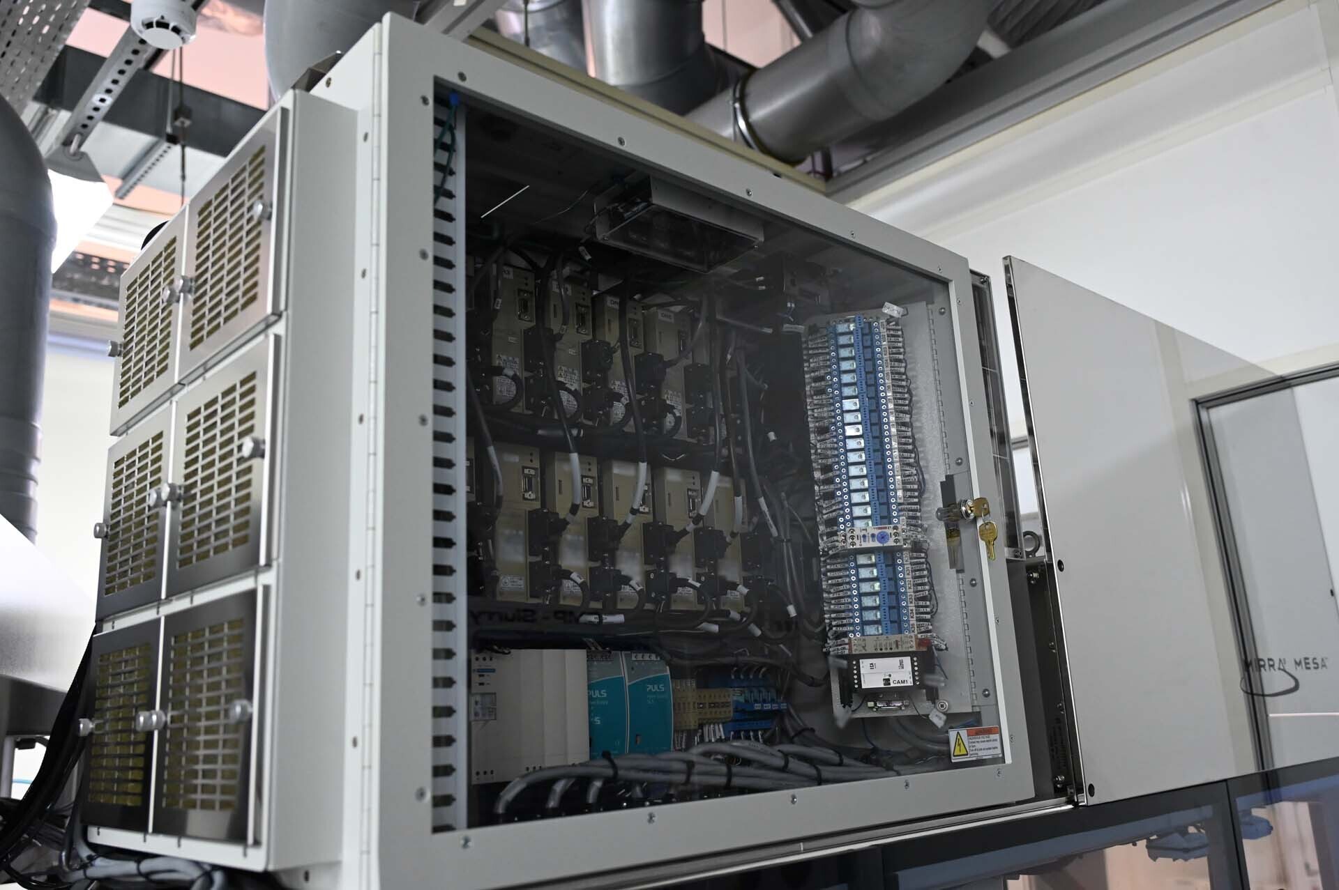 Photo Used AMAT / APPLIED MATERIALS Mirra Mesa For Sale