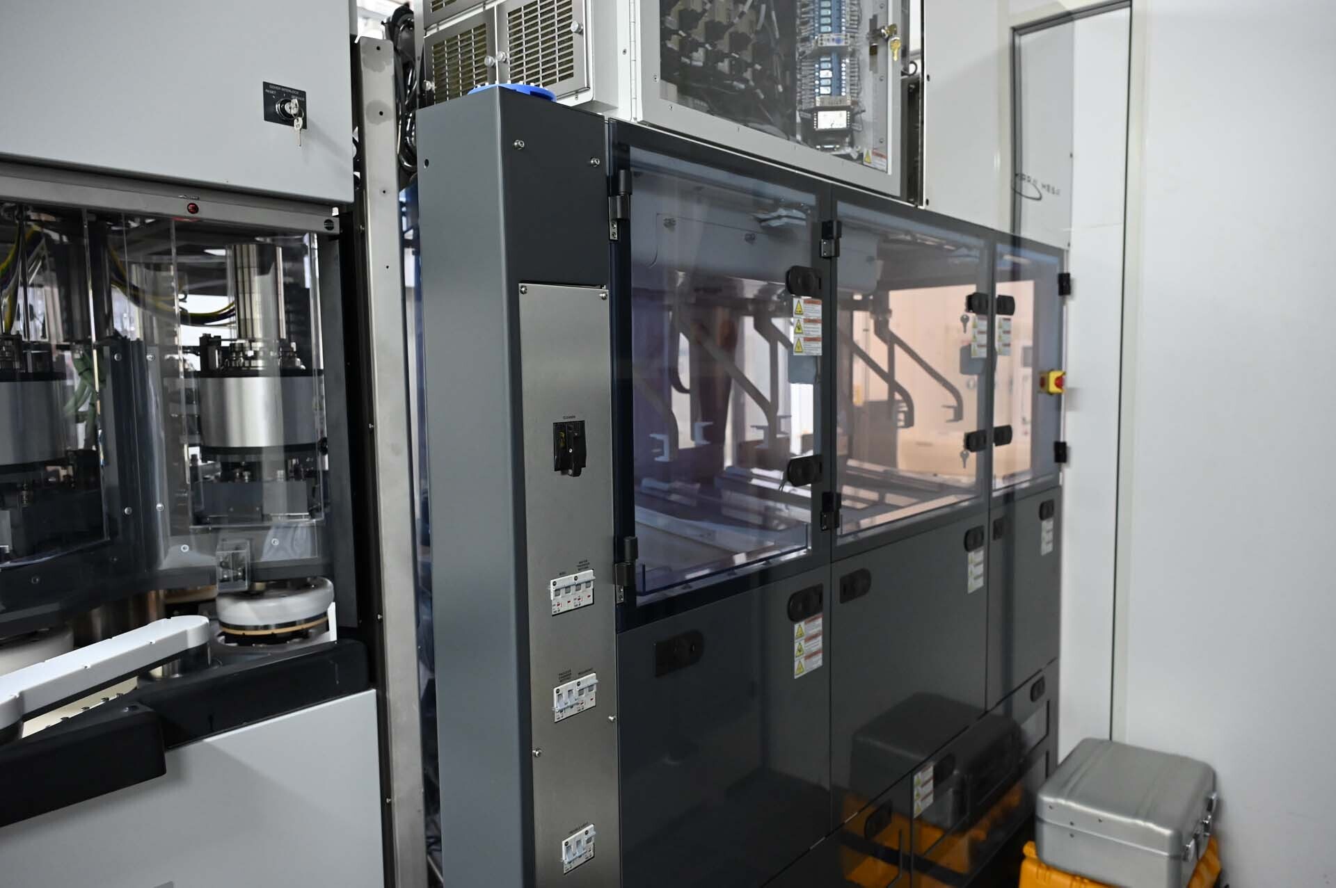 Photo Used AMAT / APPLIED MATERIALS Mirra Mesa For Sale