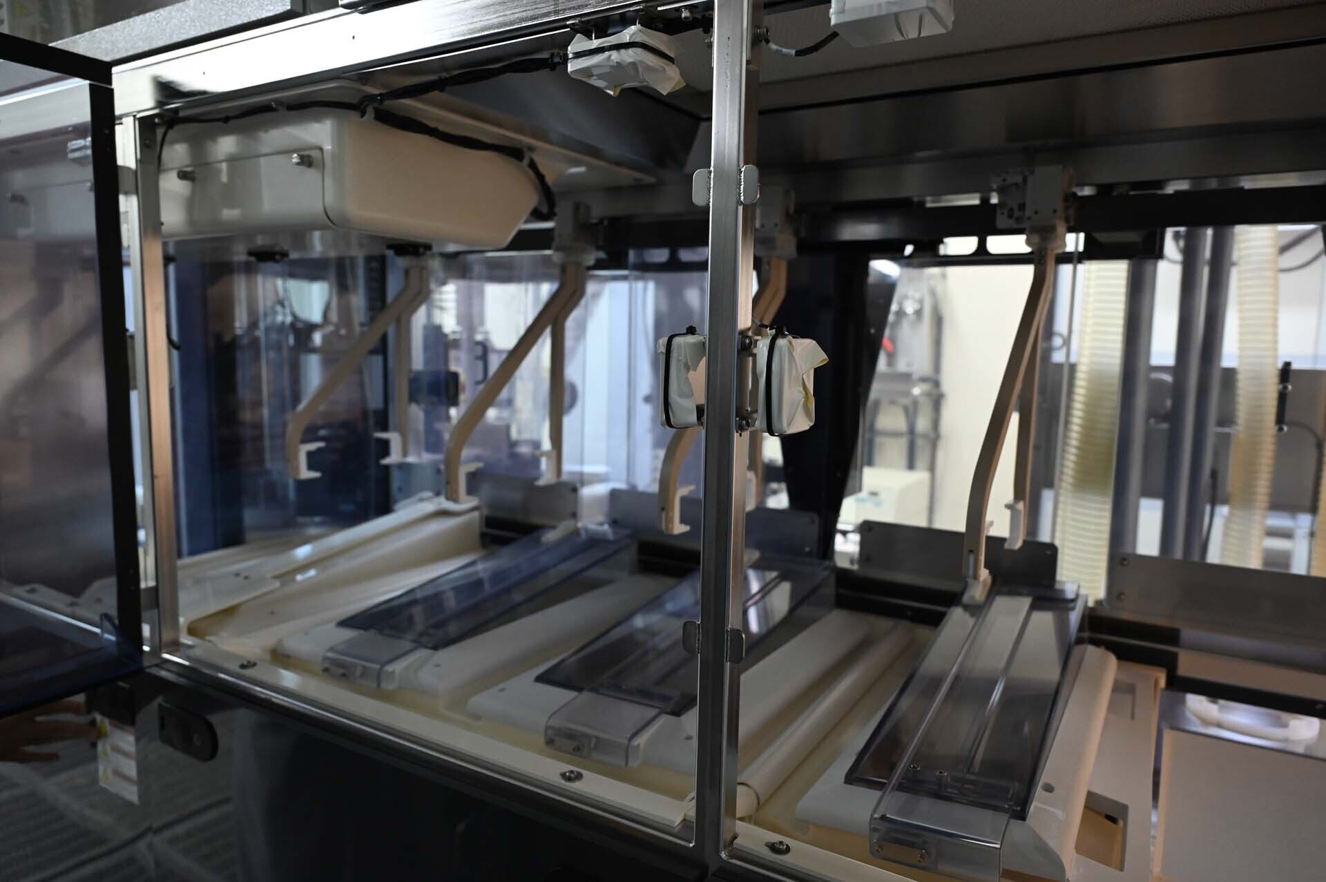 Photo Used AMAT / APPLIED MATERIALS Mirra Mesa For Sale