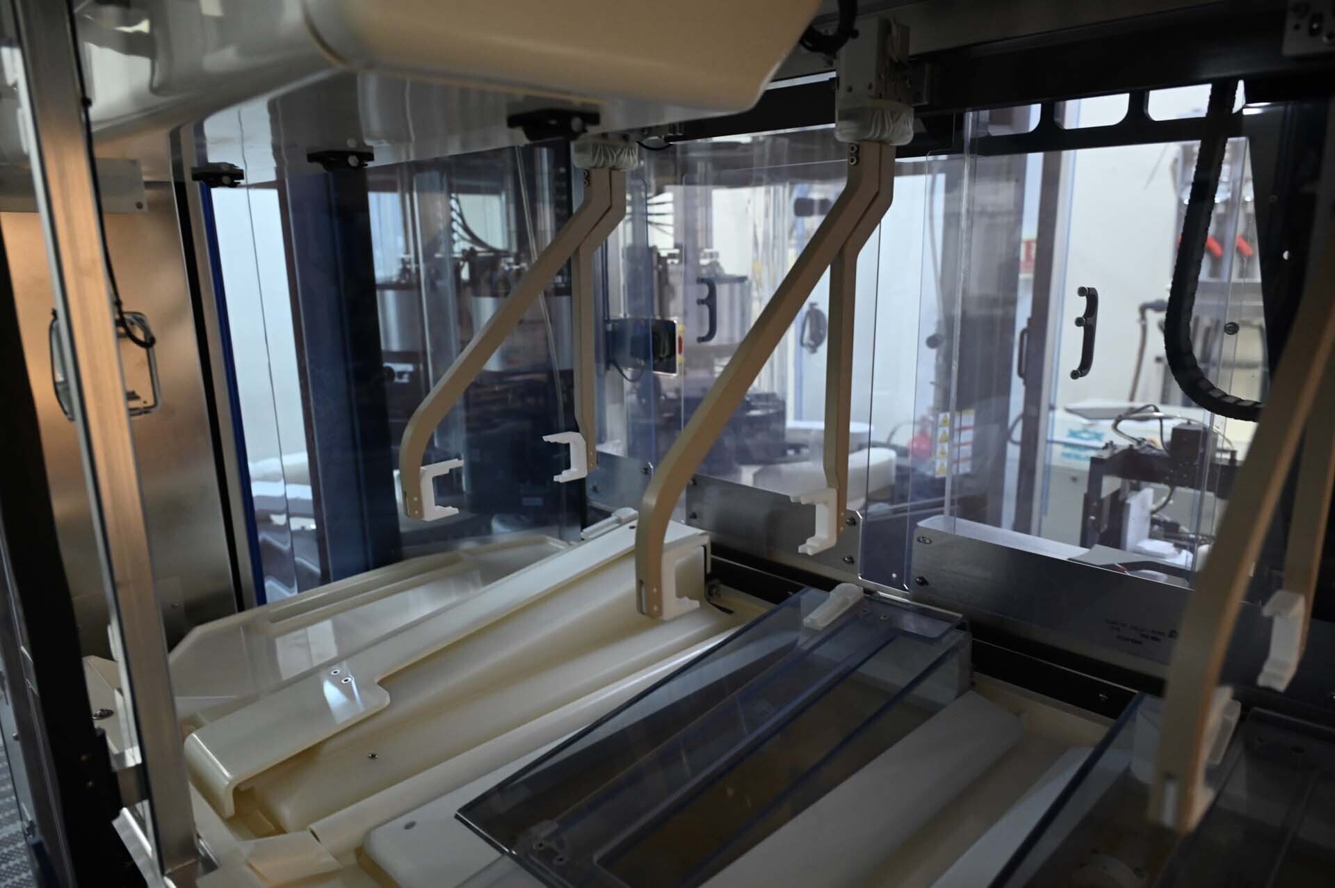 Photo Used AMAT / APPLIED MATERIALS Mirra Mesa For Sale