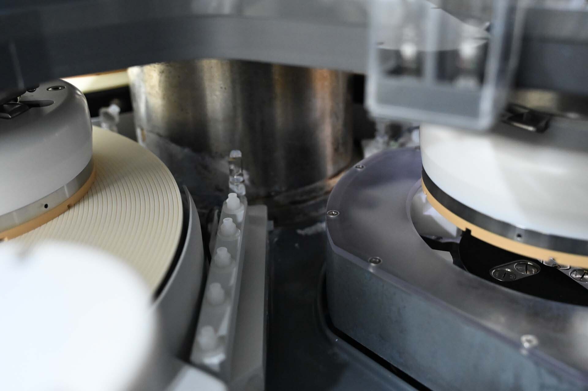 Photo Used AMAT / APPLIED MATERIALS Mirra Mesa For Sale