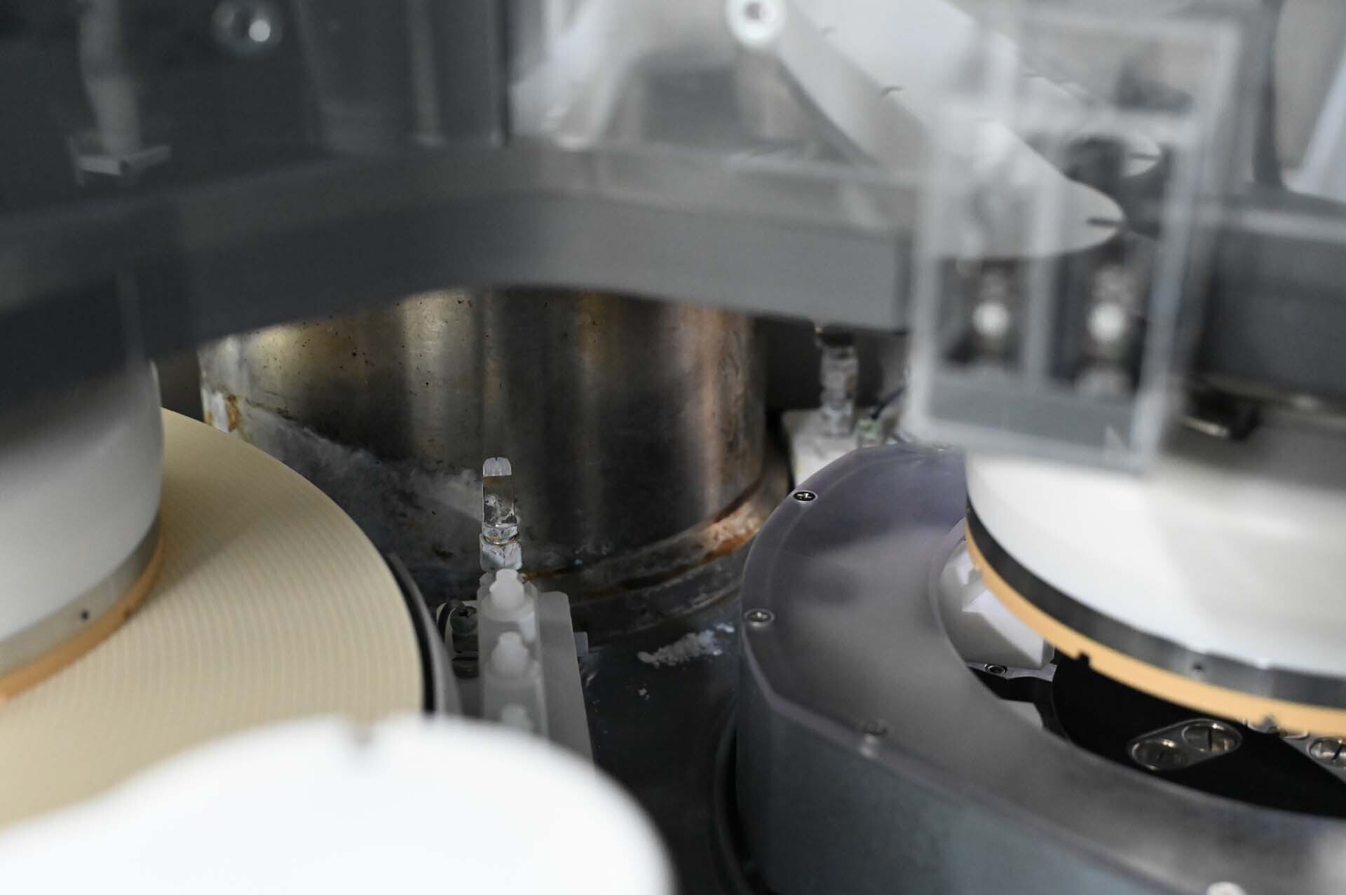 Photo Used AMAT / APPLIED MATERIALS Mirra Mesa For Sale
