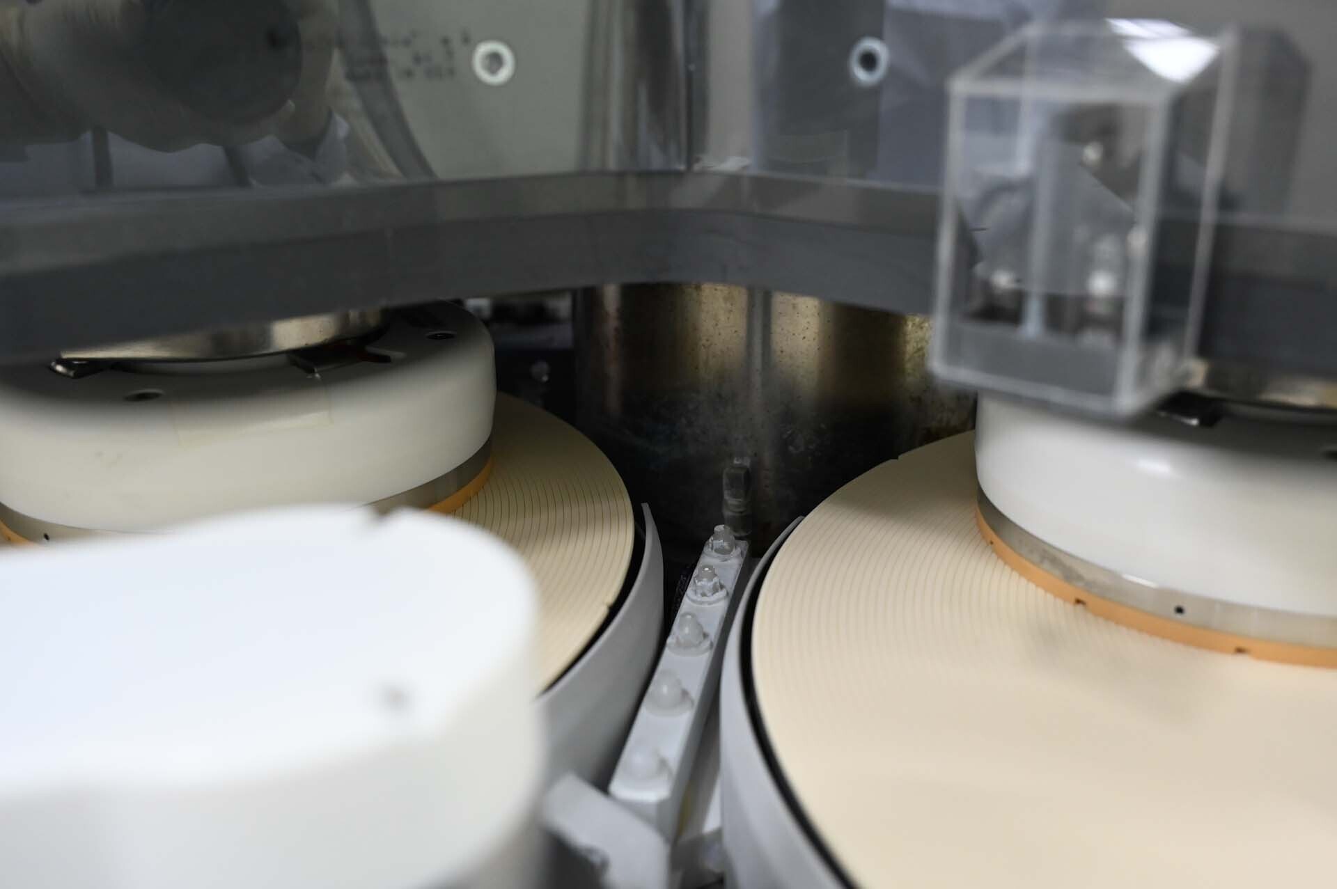 Photo Used AMAT / APPLIED MATERIALS Mirra Mesa For Sale