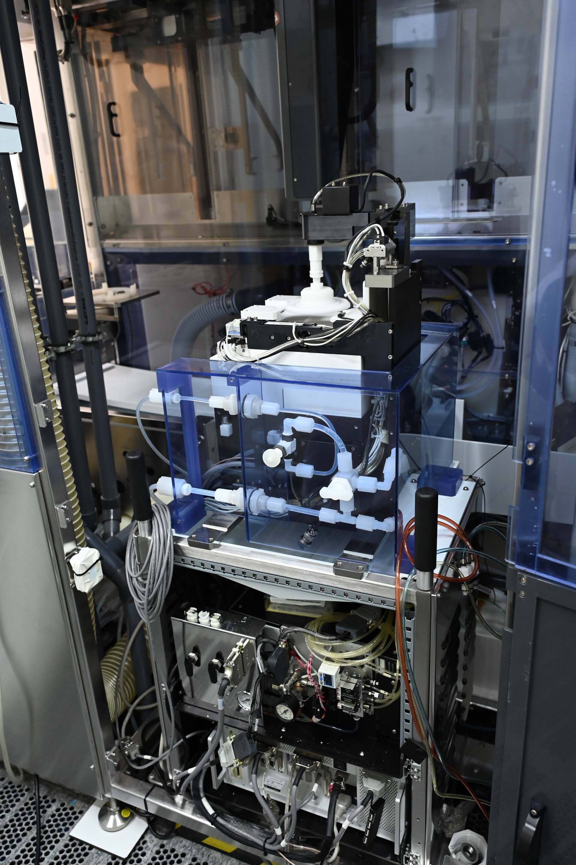 Photo Used AMAT / APPLIED MATERIALS Mirra Mesa For Sale