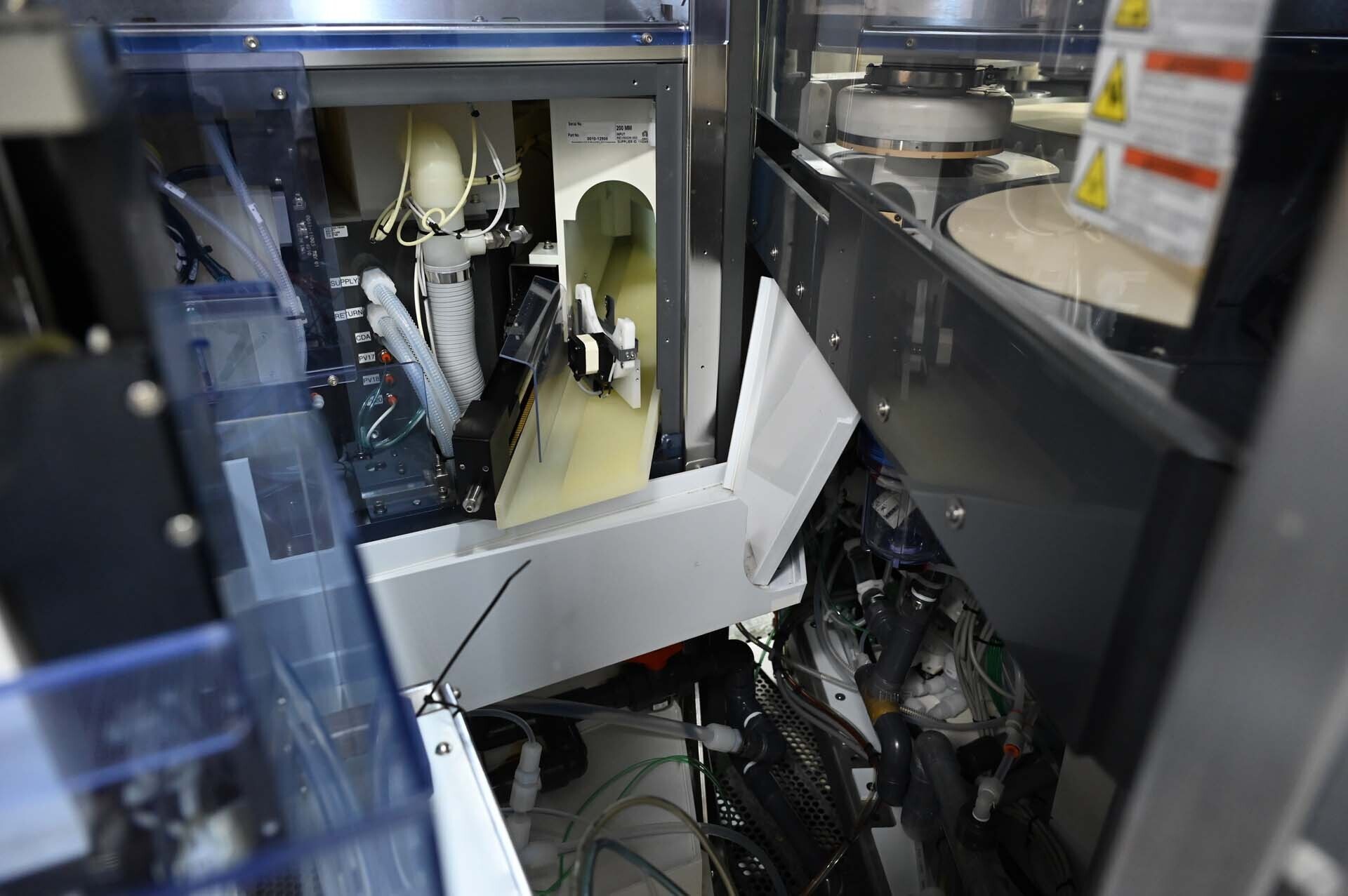 Photo Used AMAT / APPLIED MATERIALS Mirra Mesa For Sale