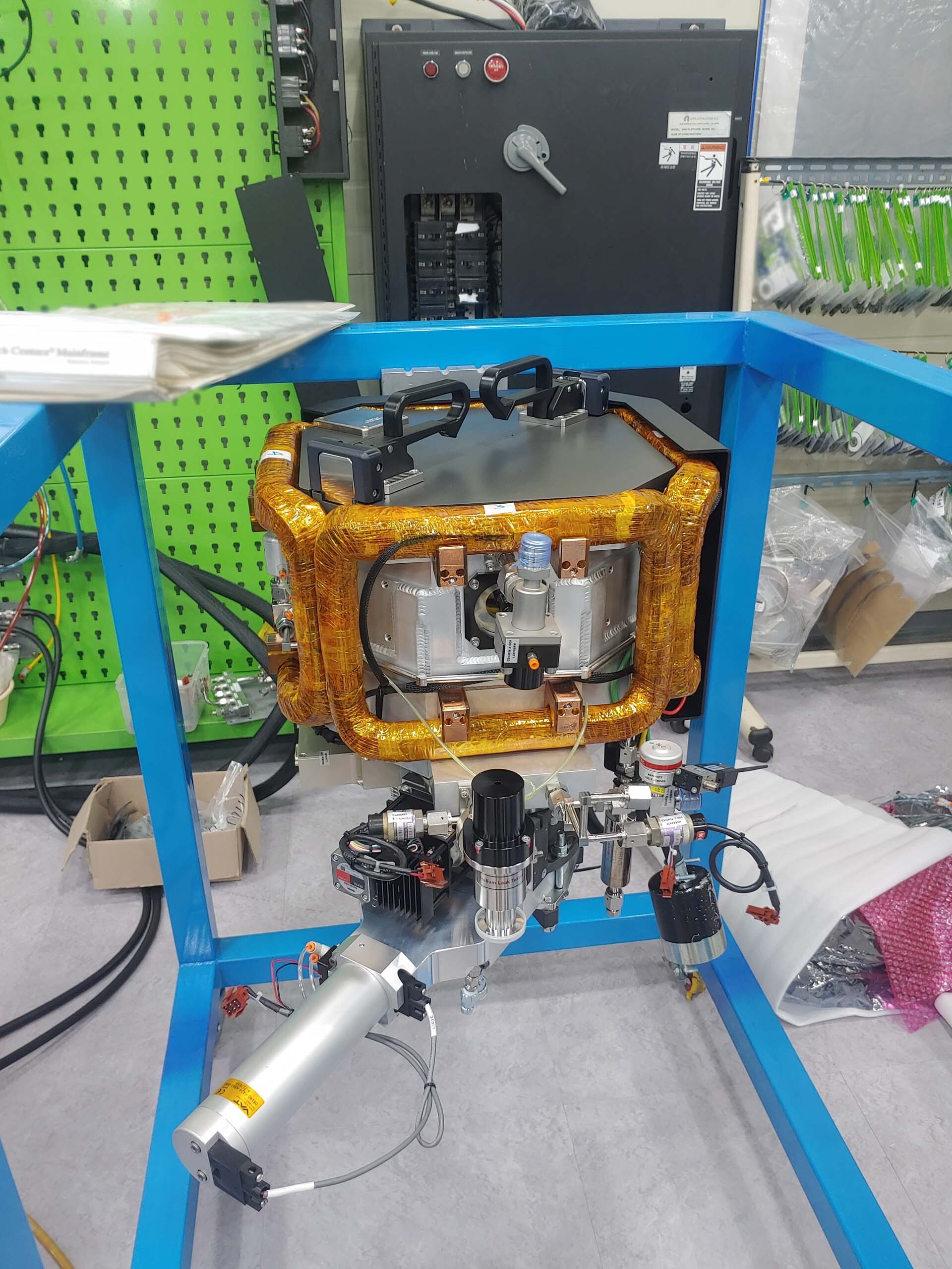 Photo Used AMAT / APPLIED MATERIALS Oxide chambers for P5000 EMxP+ For Sale