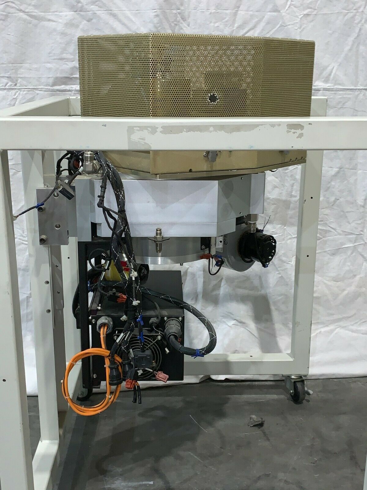 Photo Used AMAT / APPLIED MATERIALS Etch chamber for P5000 For Sale