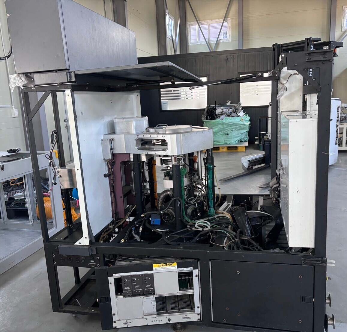 Photo Used AMAT / APPLIED MATERIALS P5000 For Sale