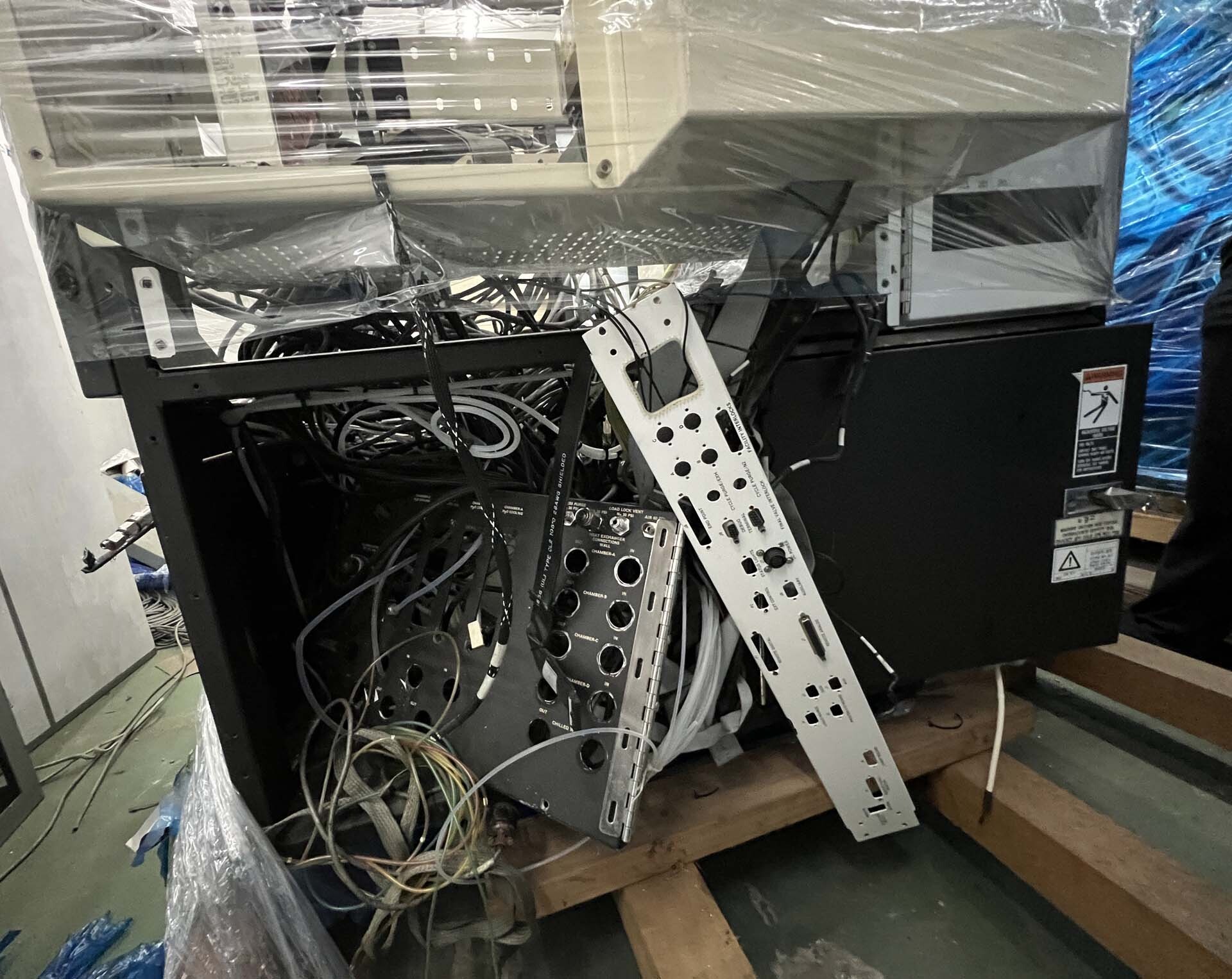 フォト（写真） 使用される AMAT / APPLIED MATERIALS P5000E Chamber frame 販売のために