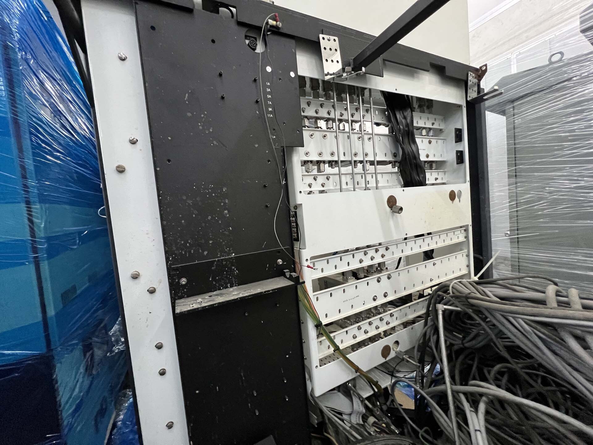 フォト（写真） 使用される AMAT / APPLIED MATERIALS P5000E Chamber frame 販売のために