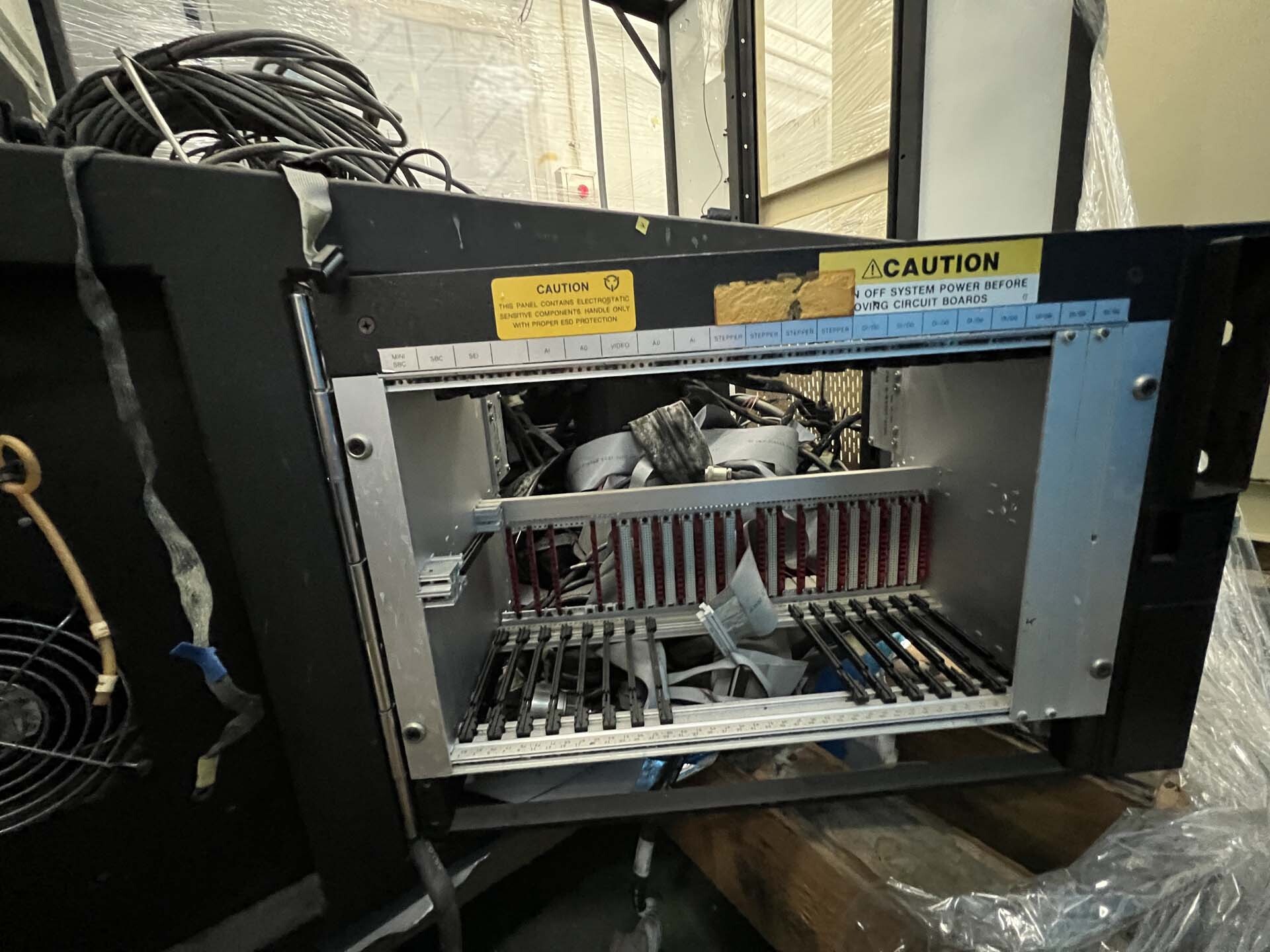 フォト（写真） 使用される AMAT / APPLIED MATERIALS P5000E Chamber frame 販売のために