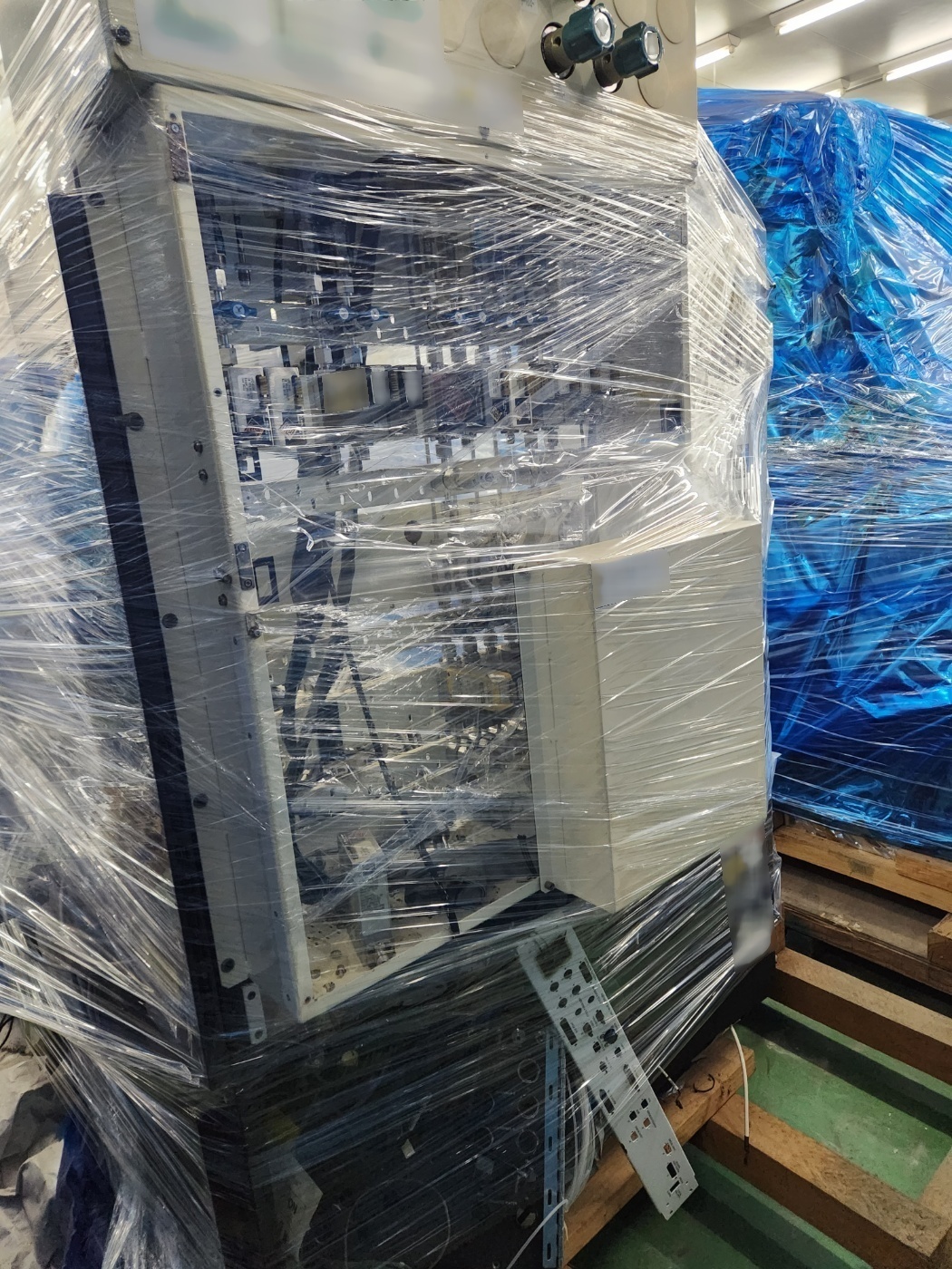 フォト（写真） 使用される AMAT / APPLIED MATERIALS P5000E Chamber frame 販売のために