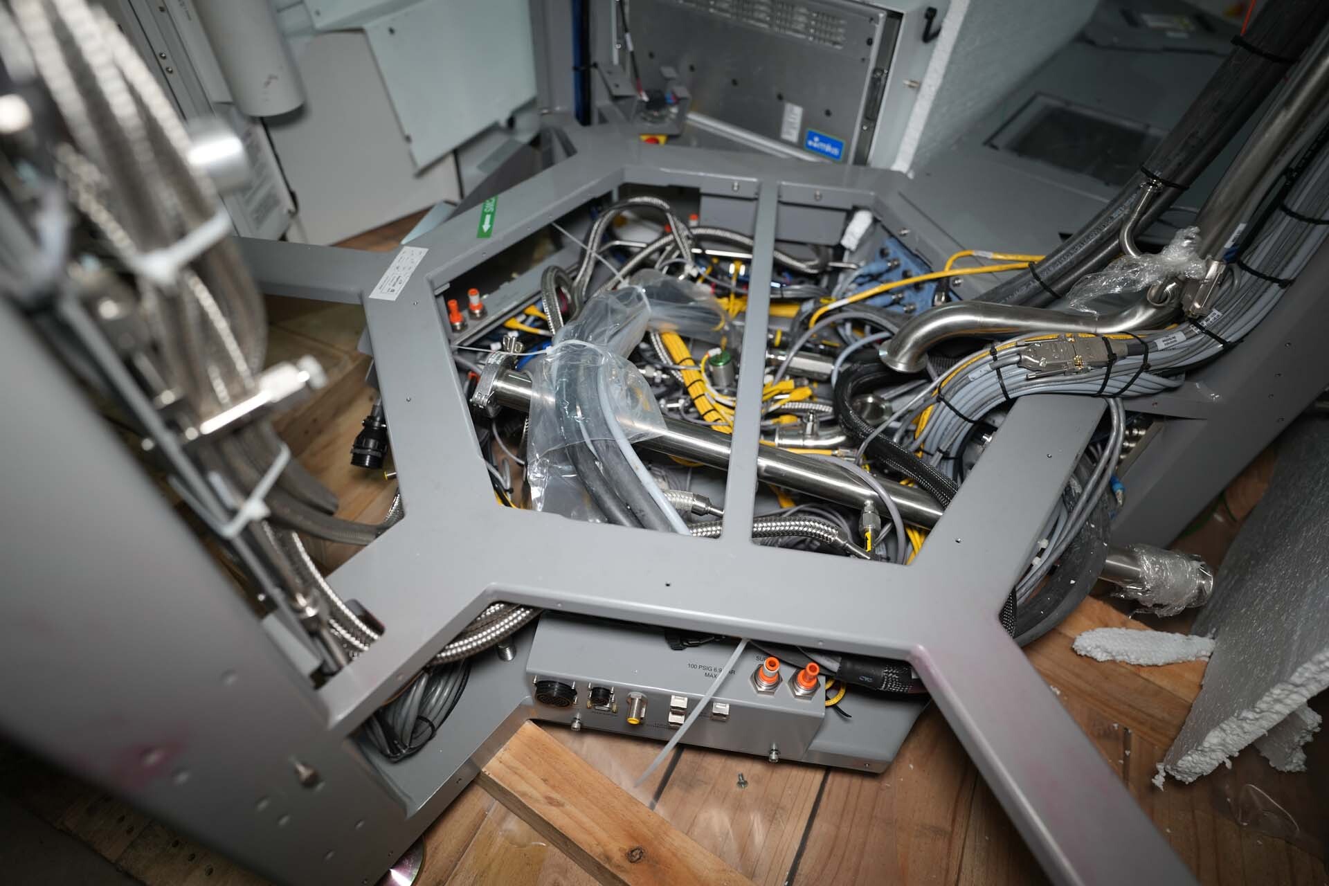 Foto Verwendet AMAT / APPLIED MATERIALS Microwave Zum Verkauf