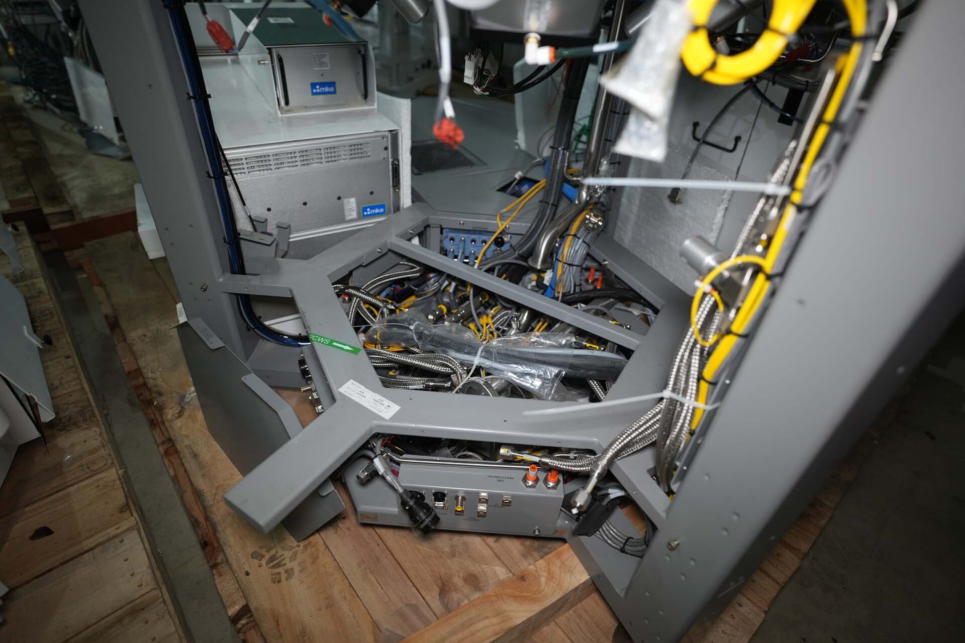 Foto Verwendet AMAT / APPLIED MATERIALS Microwave Zum Verkauf