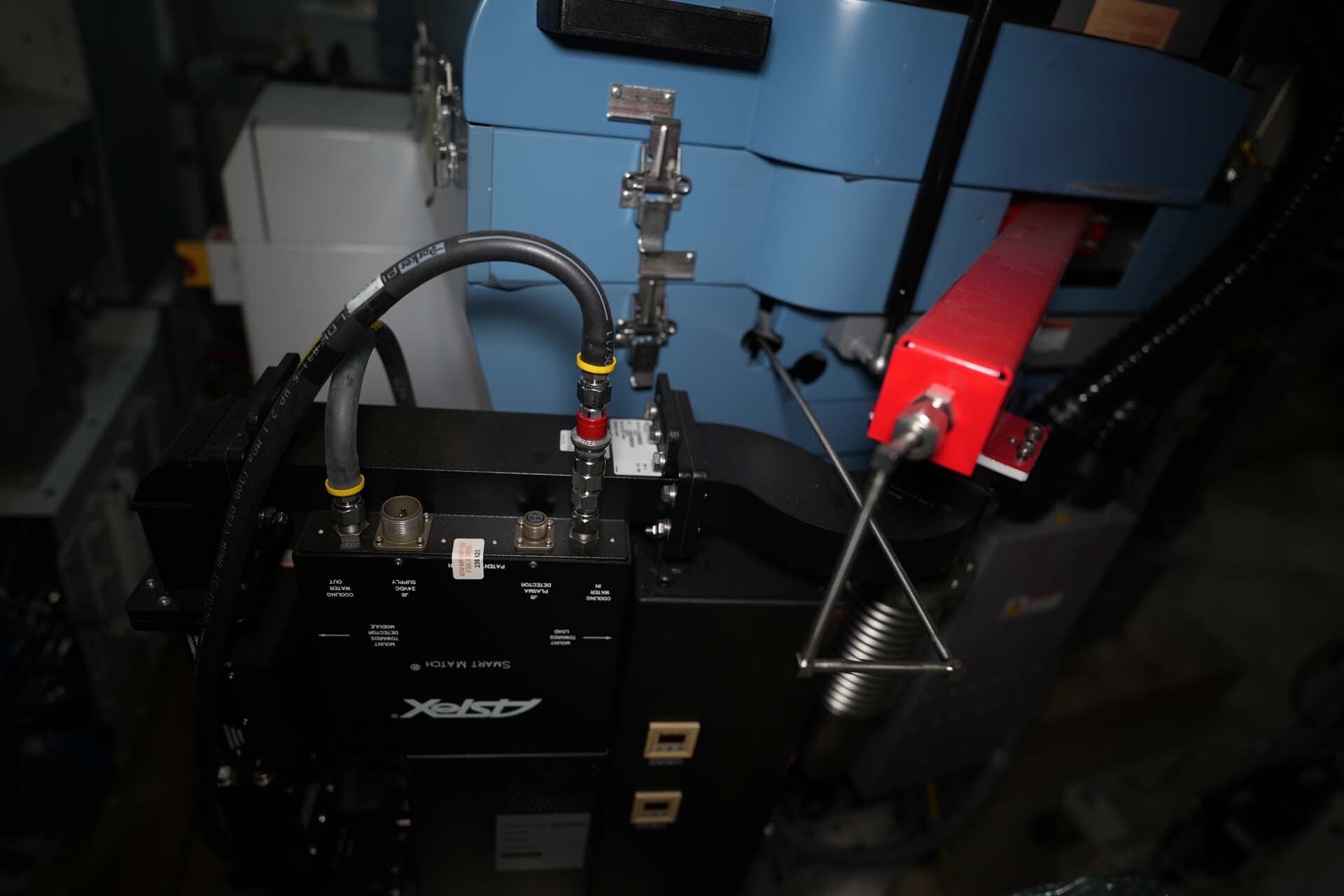 Foto Verwendet AMAT / APPLIED MATERIALS Microwave Zum Verkauf
