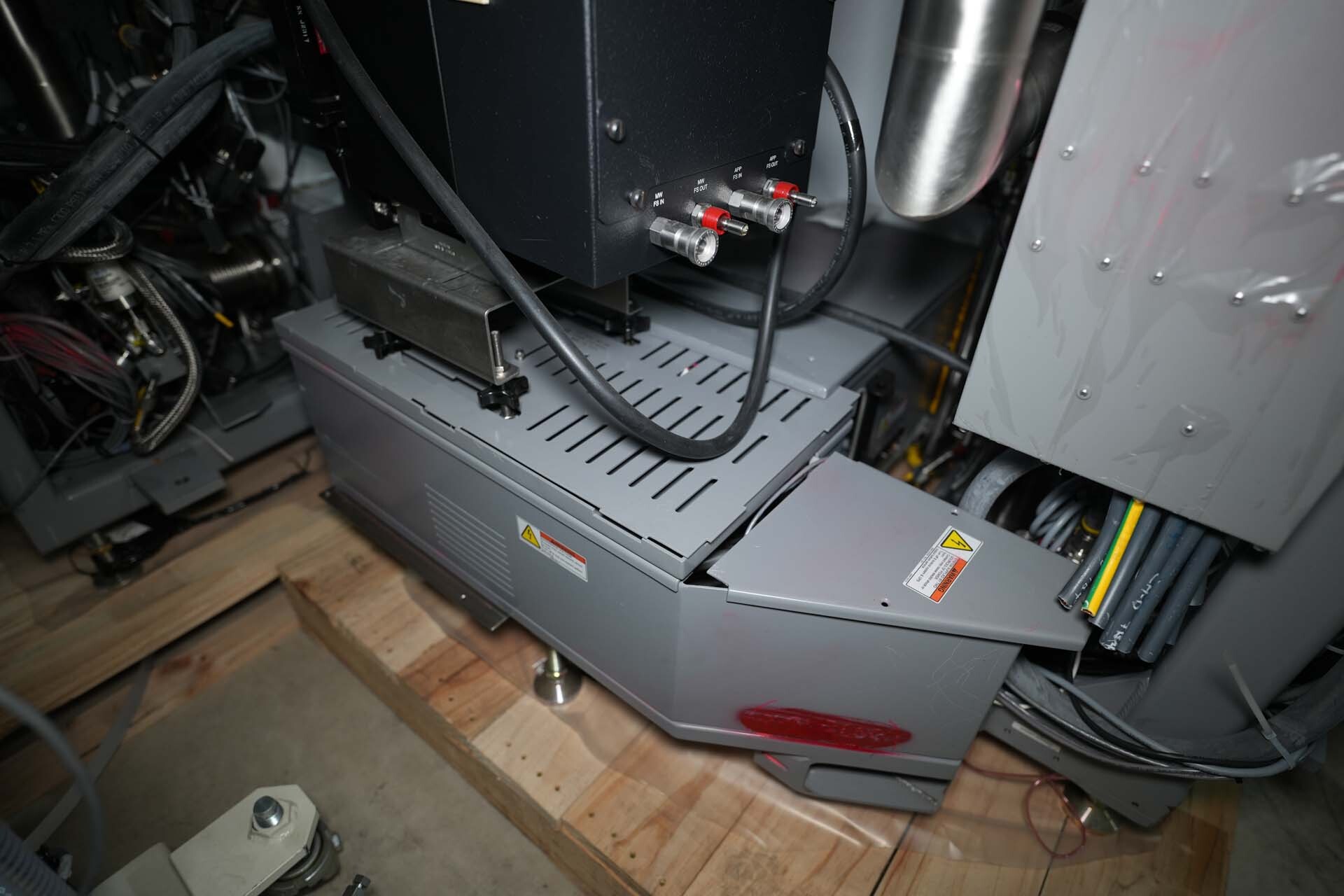 Foto Verwendet AMAT / APPLIED MATERIALS Microwave Zum Verkauf
