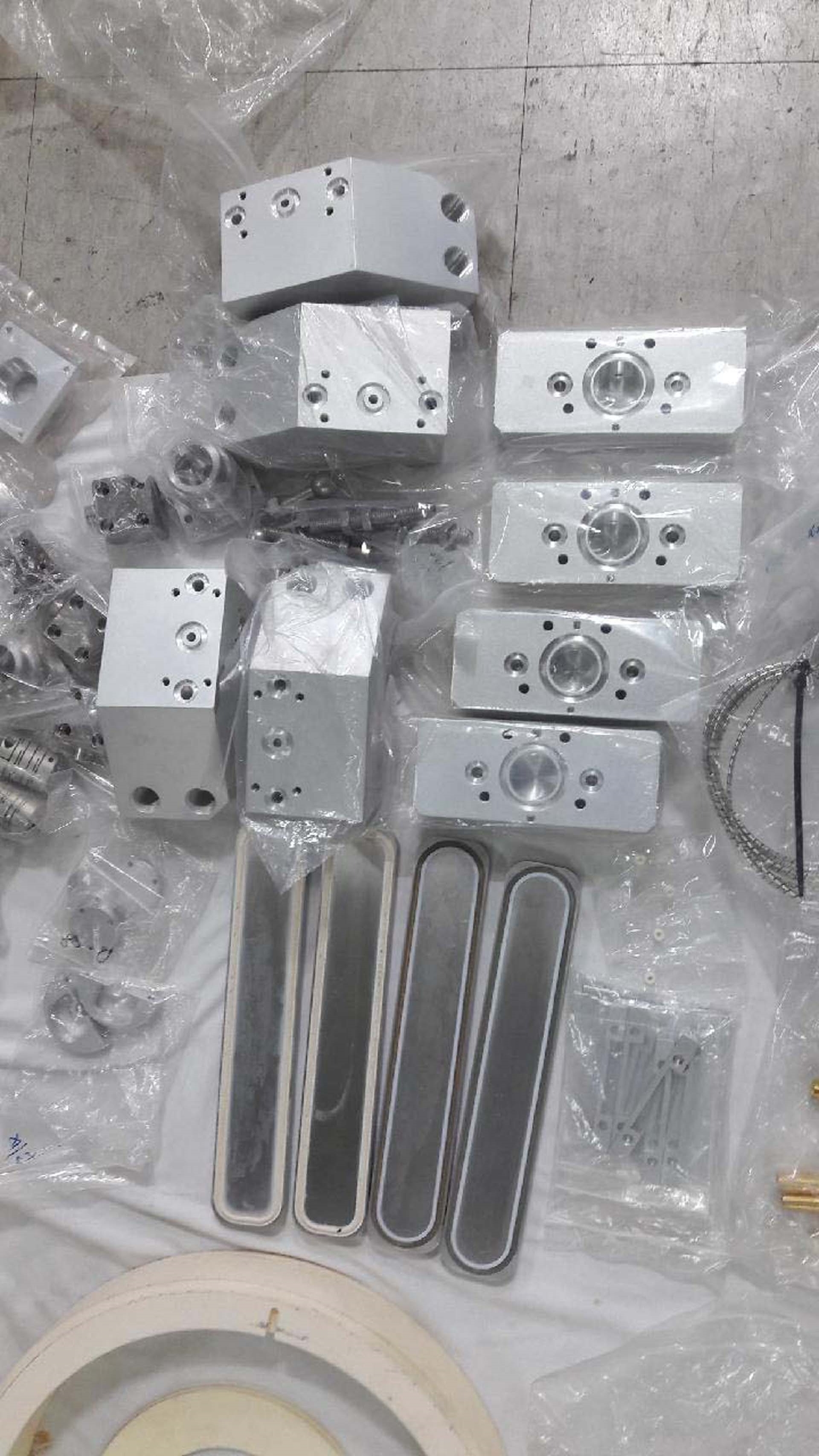 Photo Used AMAT / APPLIED MATERIALS Spare parts for DxZ Chamber For Sale