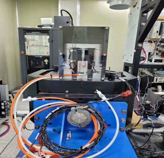 フォト（写真） 使用される AMAT / APPLIED MATERIALS Chamber assy for Super-E 販売のために