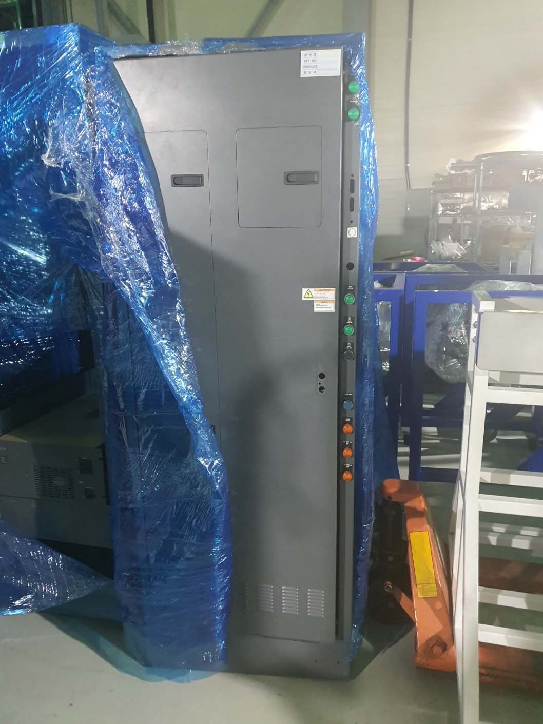 Photo Used AMAT / APPLIED MATERIALS TCG Rack for Centura RTP For Sale